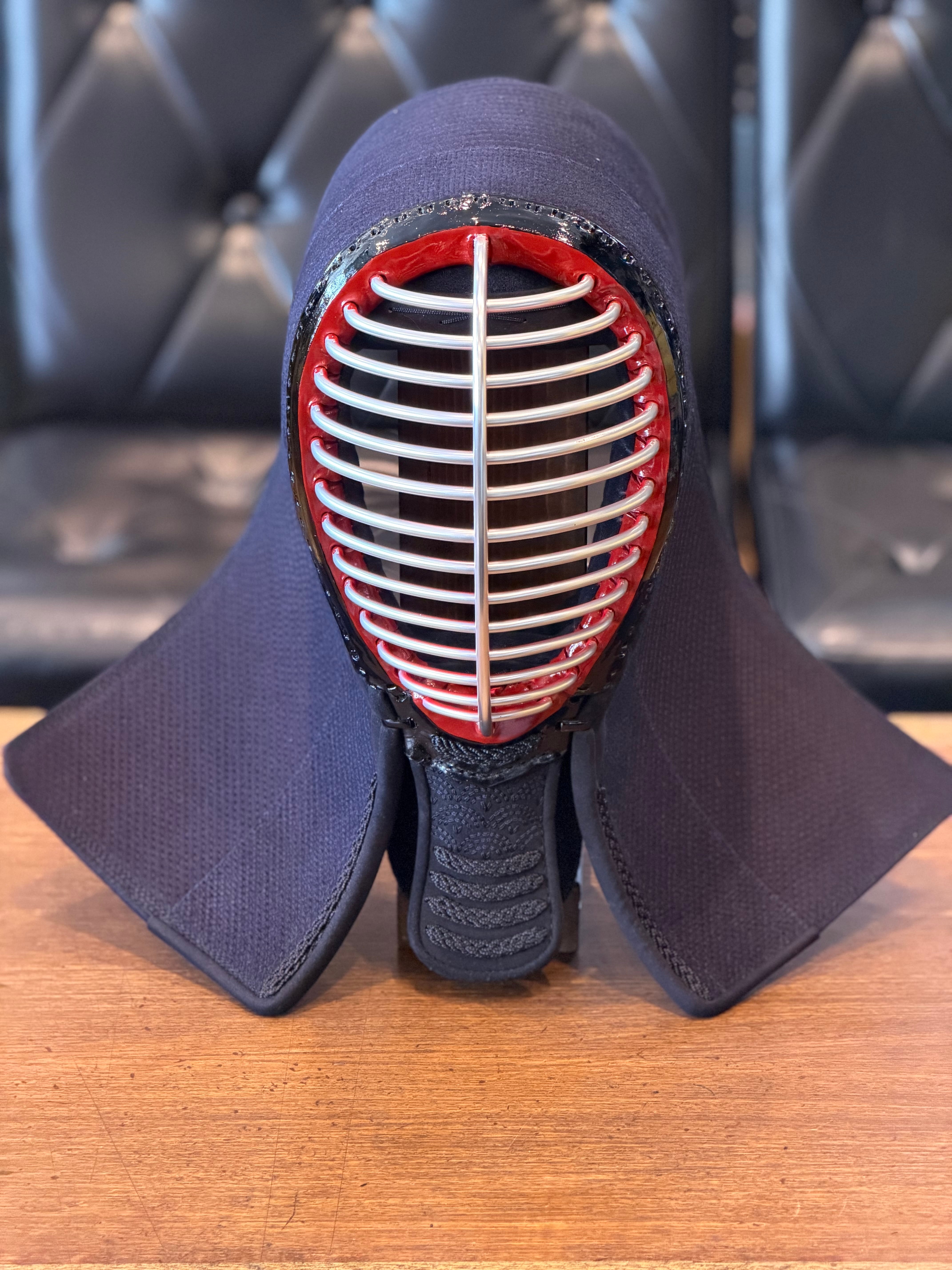 【小さいサイズの面✨超優秀面✨】【新商品✨黒閃Zナナメ刺‼️サイズ62〜64(13本面金)】【3名様限定】軽量面『黒閃Z』8㎜ 織刺 面 アゴ波千鳥