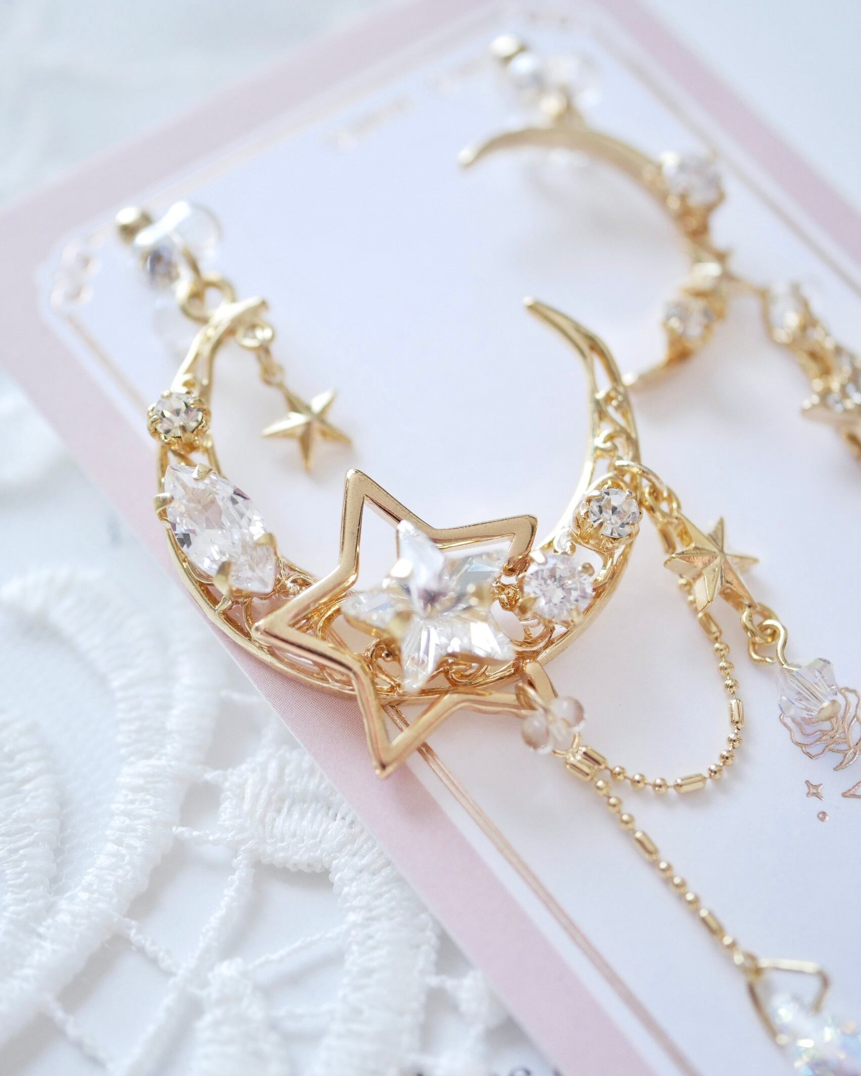 7712 ルナグロウクリスタルアシメピアス/イヤリング | Amooo