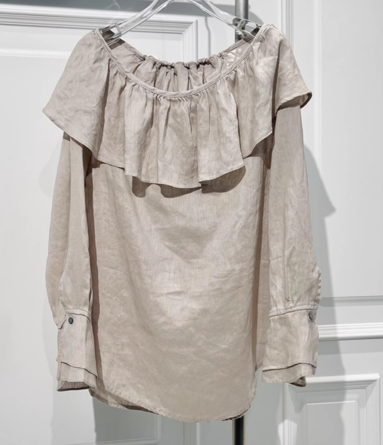 オフショルダーフリル長袖リネンシャツ