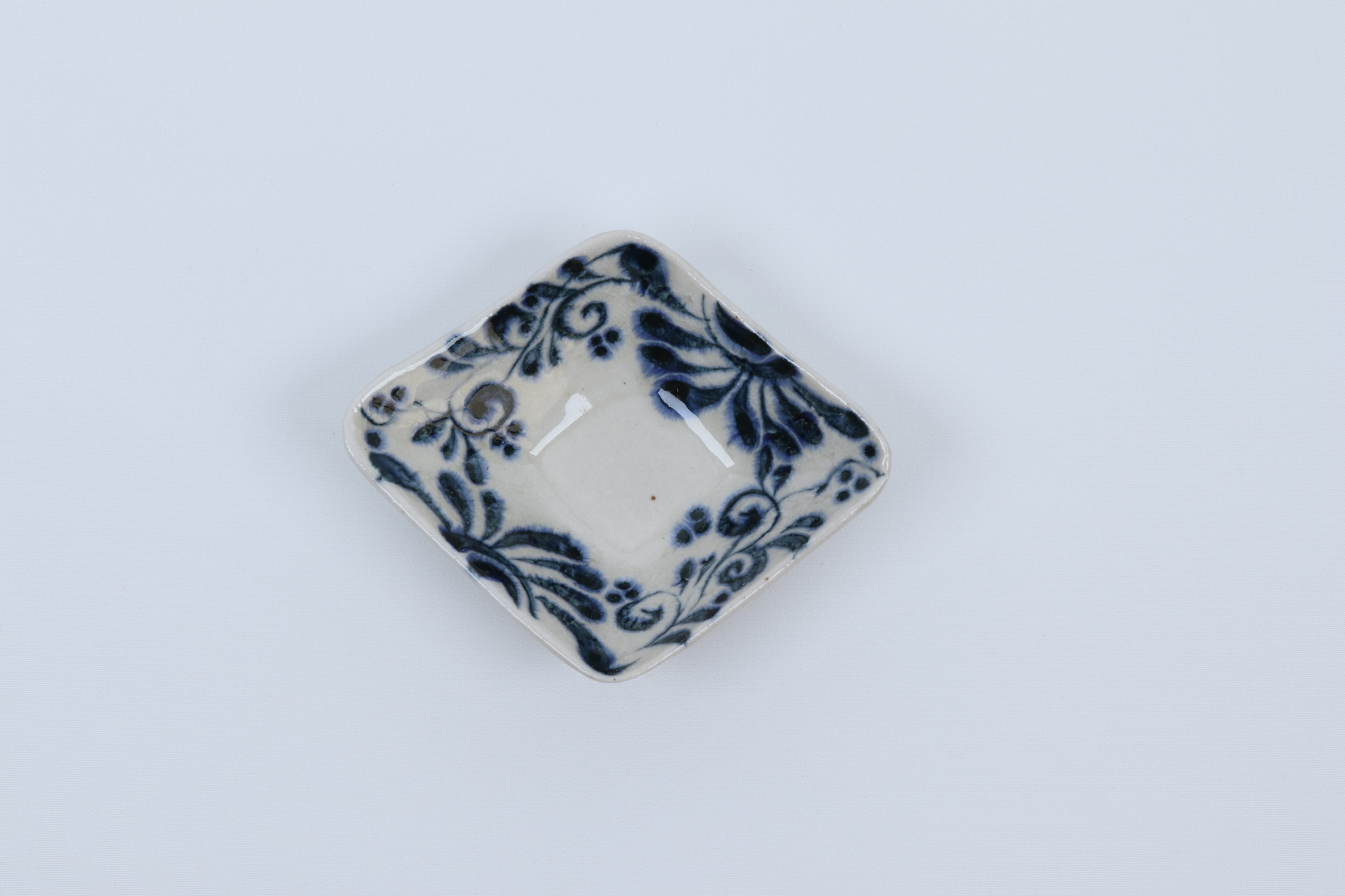 安南 菱形珍味鉢 ツル唐草【B級品 特価】