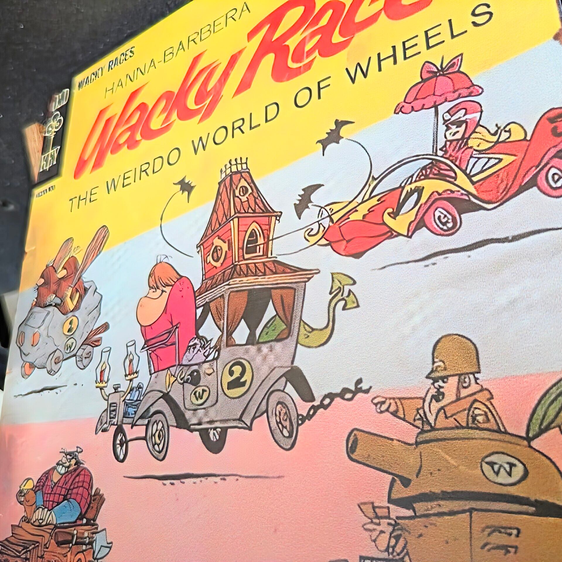 送料無料!ちょうどいいブリキ看板 ビンテージ加工【 Wacky Races( チキチキマシン猛レース ) / ケンケン / ハンナ・バーベラ 】 METAL SIGN / メタルサイン / ブリキ看板 / サインボード / ビンテージ加工 〚アメリカン雑貨 アメトイ〛