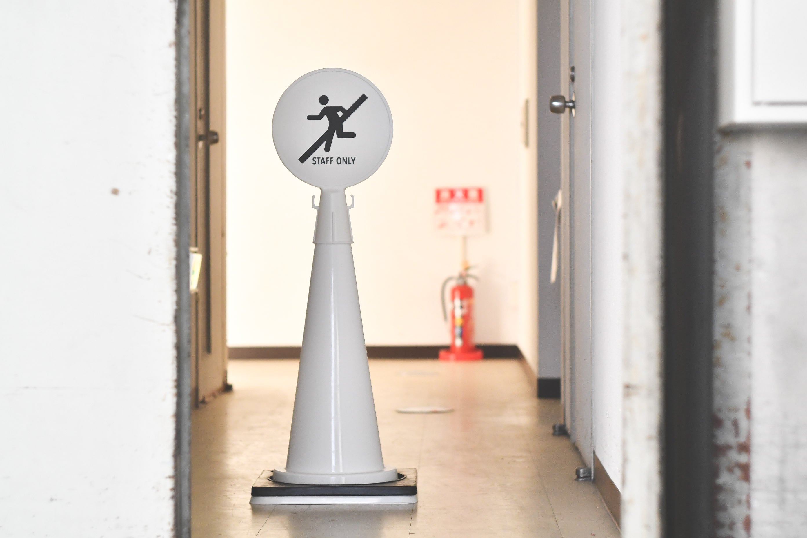 STAFF ONLY（関係者以外立入禁止）」PREFAB SIGN | docketstore