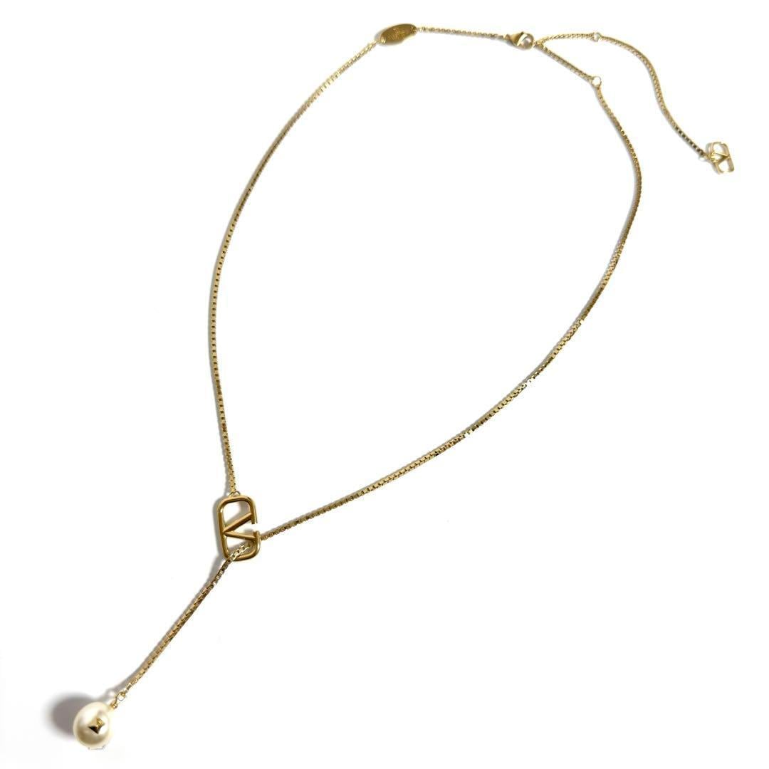 【新品同様】ヴァレンティノ　Vロゴ　シグネチャー　ラリアット　ネックレス 新品同様】ヴァレンティノVロゴシグネチャーラリアットネックレス