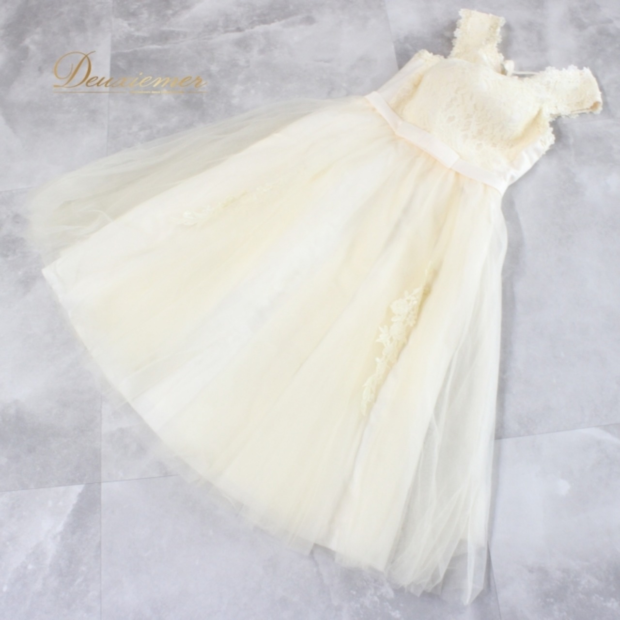 ドレス ワンピース 結婚式 二次会 演奏会 発表会 ピアノ パーティドレス ホワイト系 花柄 レース ノースリーブ ステージ衣装 カラオケ 温かみ アイボリー 洗練 存在感 フェミニン フォーマル ゆったり おしゃれ エレガント 結婚式用 パーティー用 かわいい おすすめ お出かけ 体型カバー アシンメトリー 可愛い装飾 謝恩会 学校行事 二次会服 ロマンティック 女子会