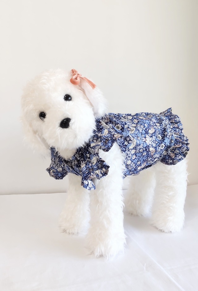 犬服 受注制作のスモッキング刺繍のリバティプリントドレス　カペル柄　サイズＳＳ・ Ｓ・M