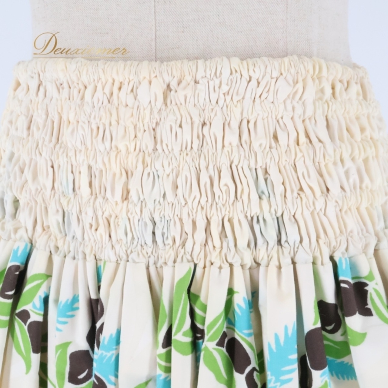 フラダンス 衣装 パウスカート ホワイト系 シングル シンプル ラウアエ柄 ヤシ柄 レイ柄 かわいい 華やか 鮮やか 明るい 爽やか ハワイアン アロハ ハワイアンプリント フラ ダンス レッスン 練習 ブラウン系 ブルー系 おしゃれ レディース