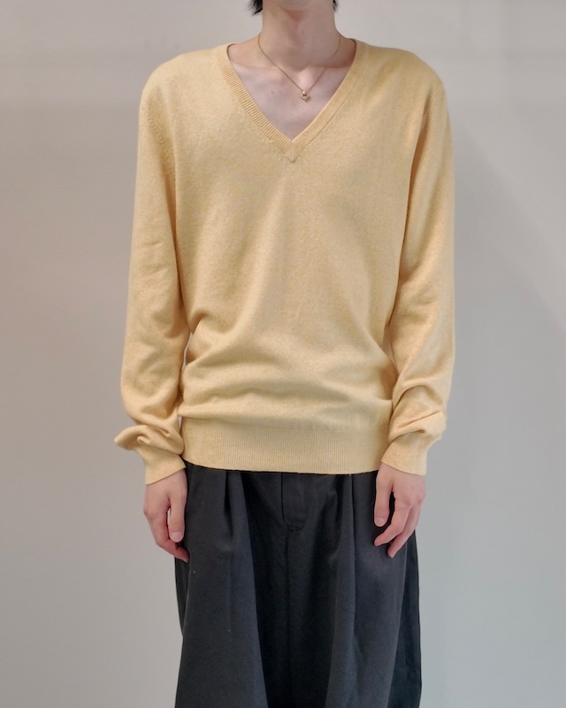 【Salvatore Ferragamo】yellow v-neck knit
