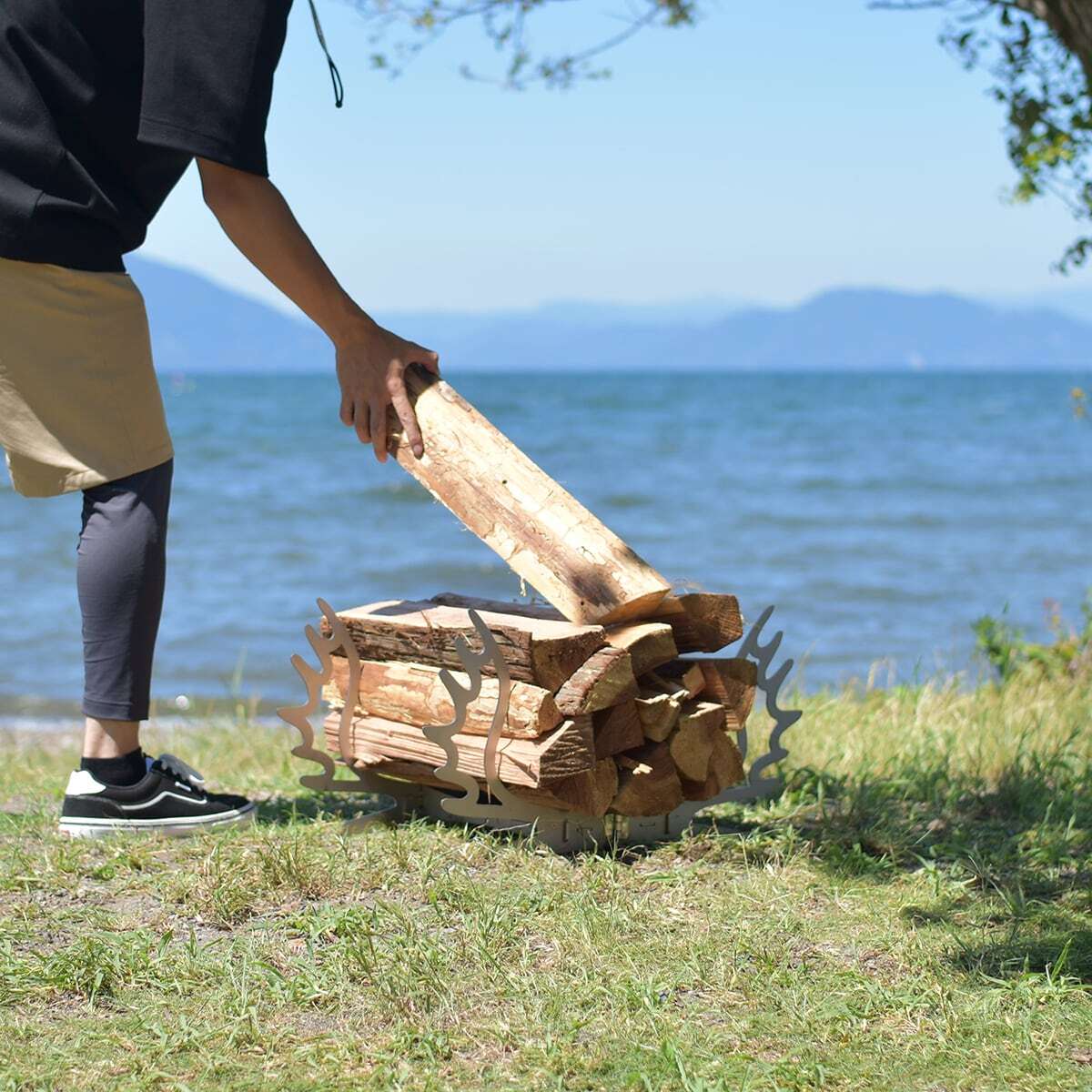 GREBEWORKS魅せるキャンプギア 薪スタンド薪スタンド 旧Horizon