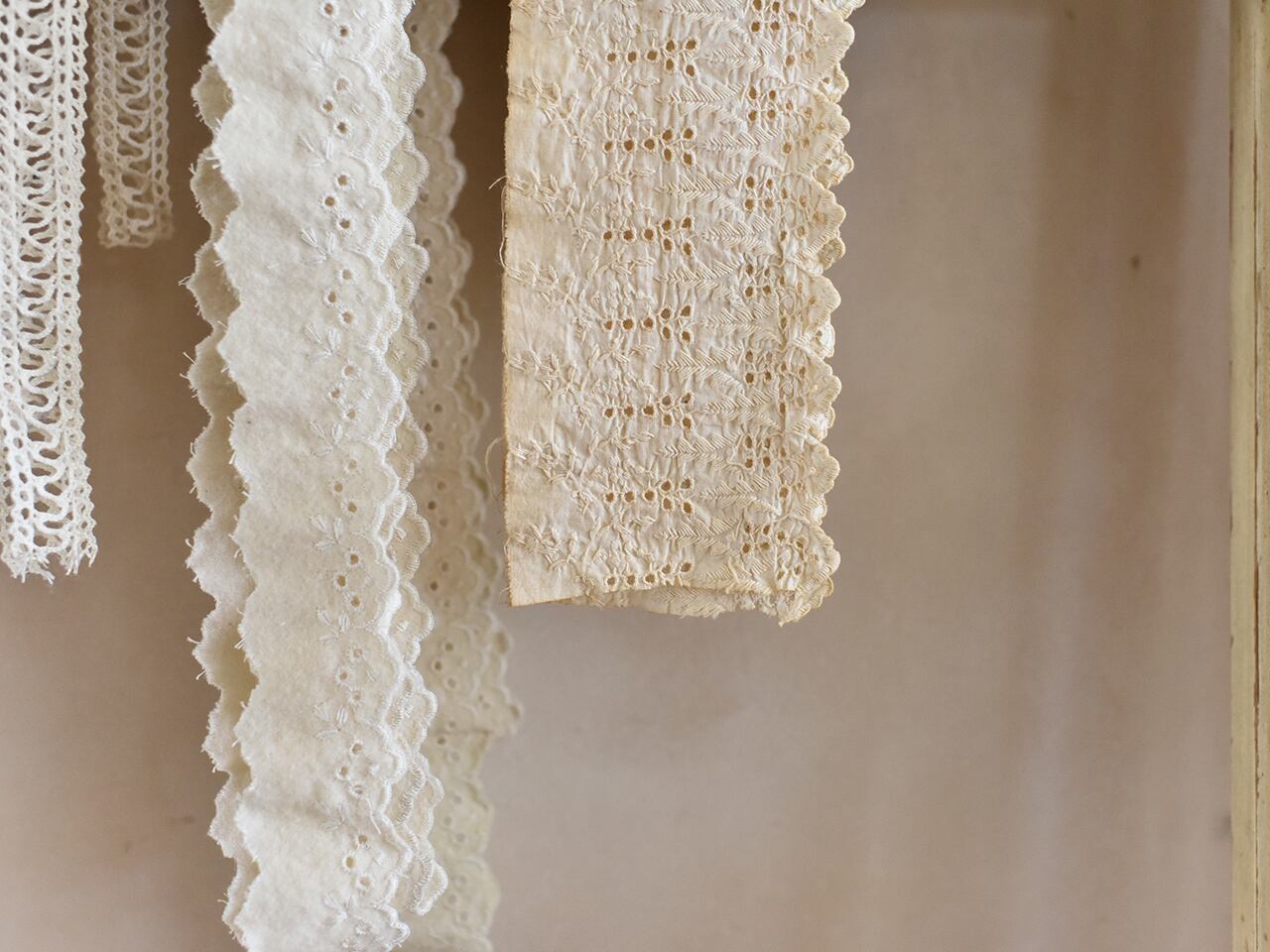 レトロな柄がかわいいアンティークレース(F) *フレンチアンティーク