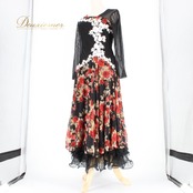 社交ダンス 衣装 スタンダード ドレス ワンピース パーティドレス 赤 白 黒 ブラック系 ホワイト系 レッド系 長袖 花柄 レース 派手 バラ柄 薔薇 ローズ フラワープリント 総柄 柄ワンピース 総レース風 フレアスカート 二重スカート ロング丈 ふんわり スカート ボリューム フリル 花 フェミニン 華やか パーティー イベント 発表会 演奏会 結婚式 ダンス用 競技用 社交ダンスドレス スタンダード用 ドレスワンピ ルンバ ワルツ モダン 黒地 赤白 衣装ワンピース 長袖ワンピース 伸縮性 伸びる