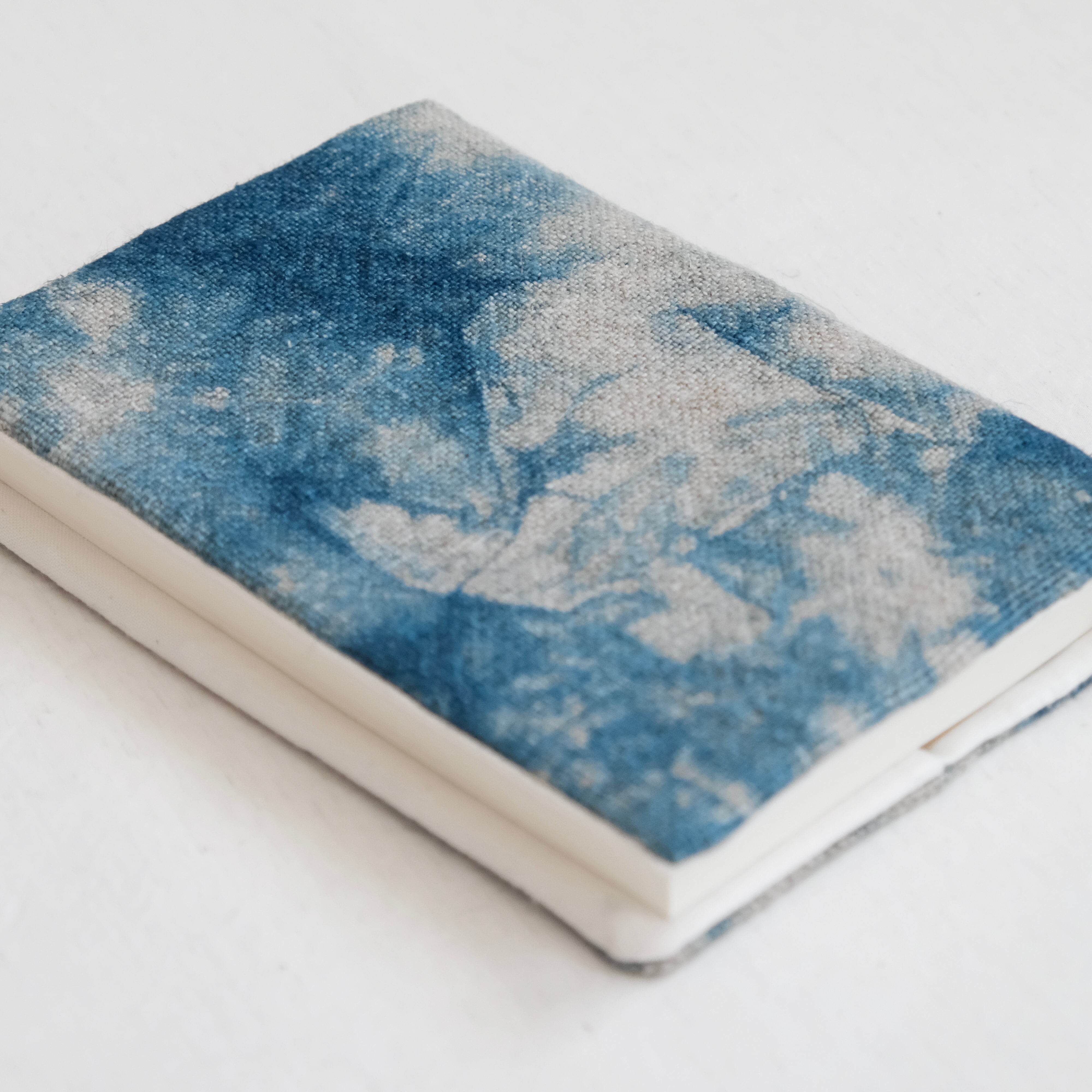 藍染めリネンのブックカバー〈 斑 〉 #03