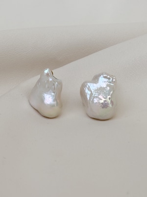 baroque pearl earring II