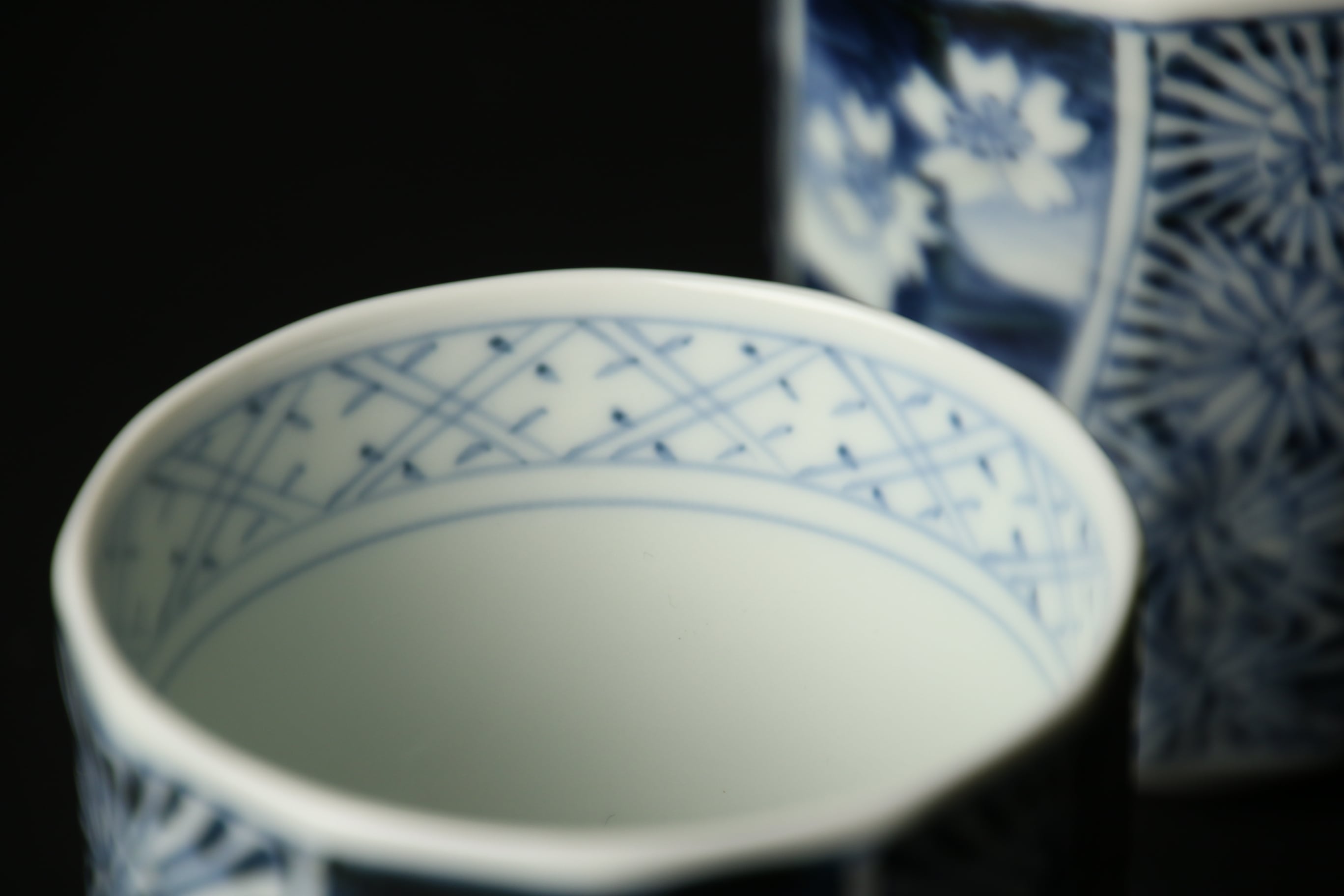 染付祥瑞三角湯呑　有田焼清六作　価格改訂3 染付祥瑞三角湯呑 有田焼清六作 価格改訂3 - メルカリ