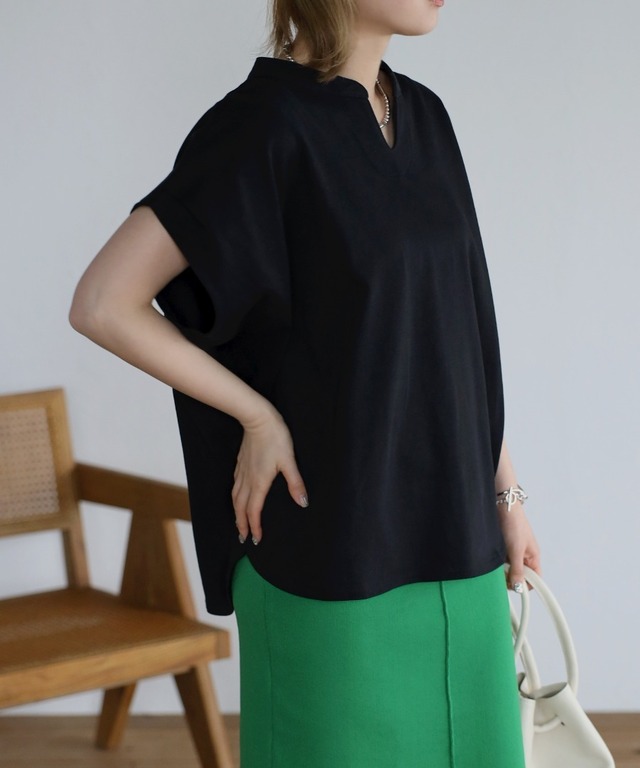 フレンチスリーブキーネックトップス