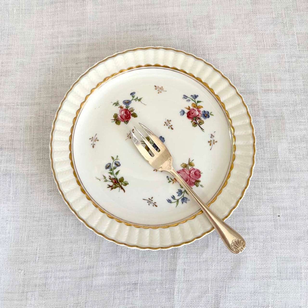 リモージュ ベルナルド　小さなバラと金彩のデザート皿 Limoges　ケーキ皿　12twak3-1