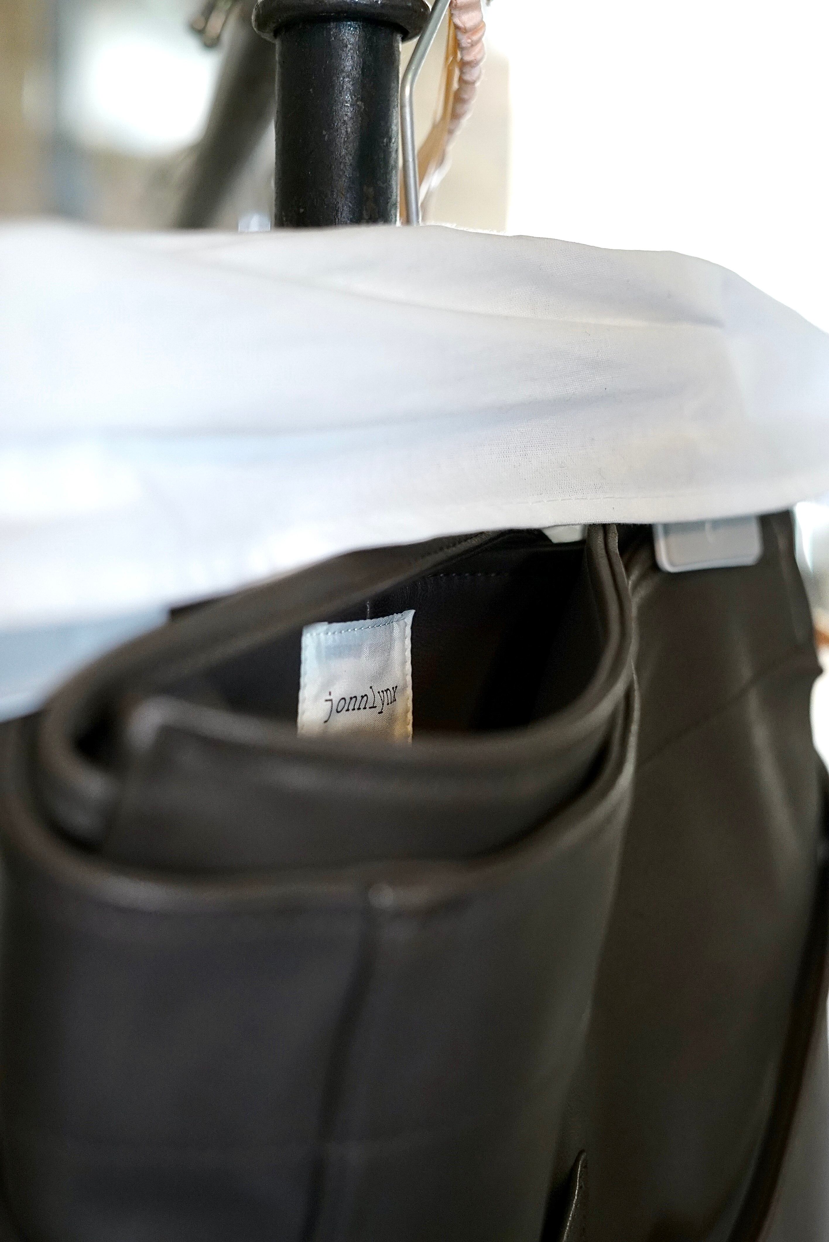 jonnlynx / sheep skin apron (Black/Brown) | JUQUI Online