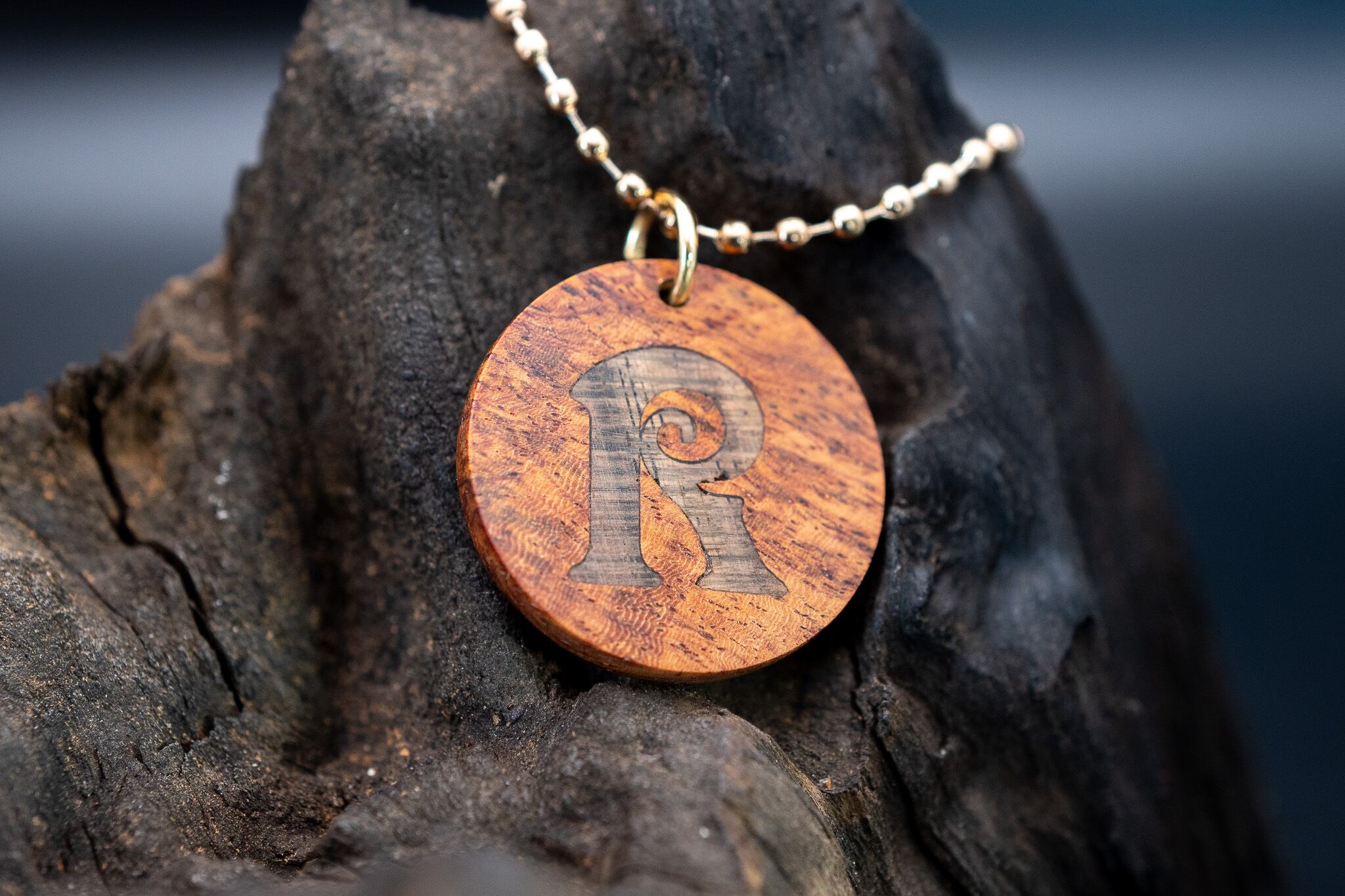 【最高峰の鳥眼杢】バーズアイローズウッド ラウンド タグ イニシャル