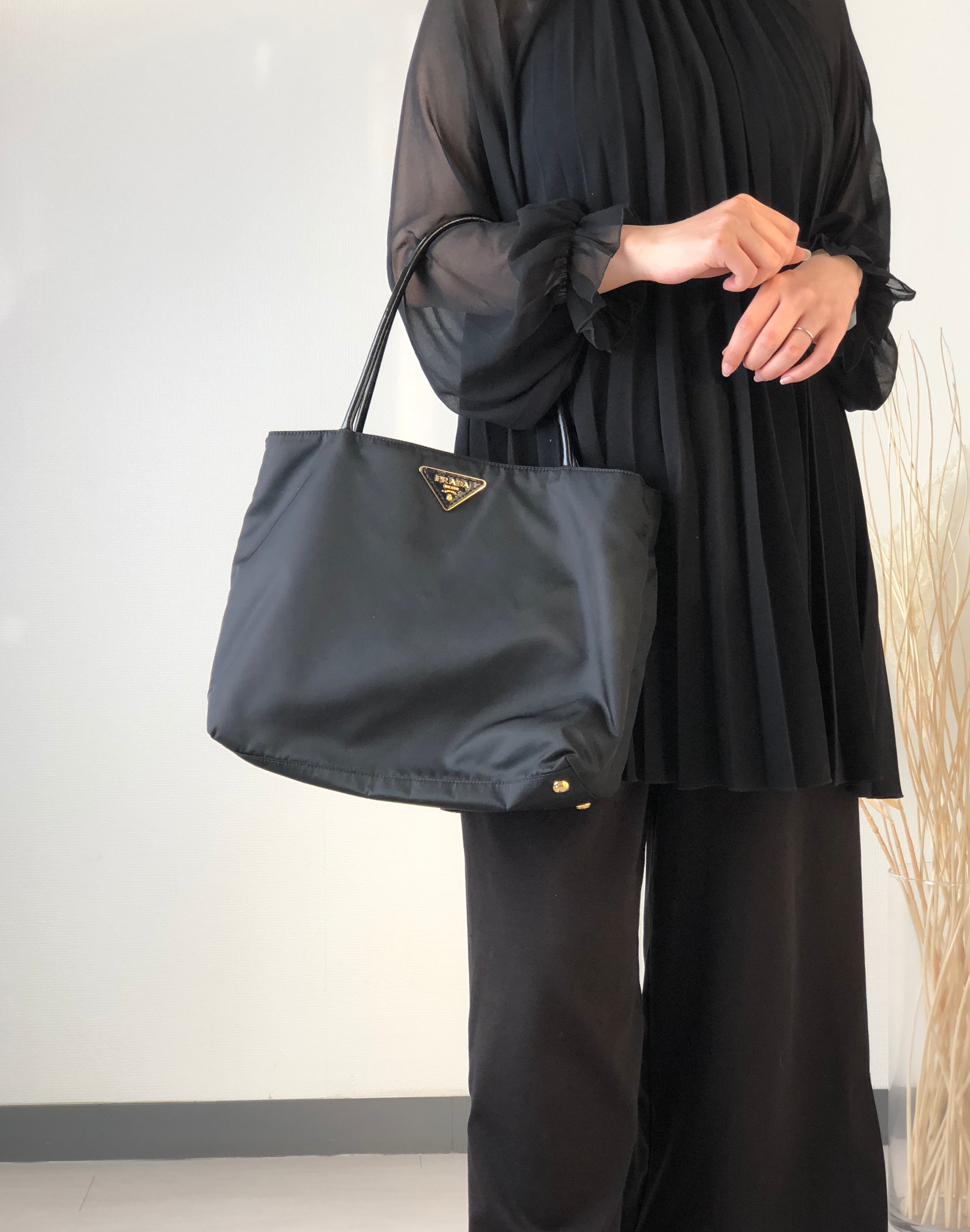 PRADA プラダ トライアングルロゴ ハンドバッグ ブラック ナイロン