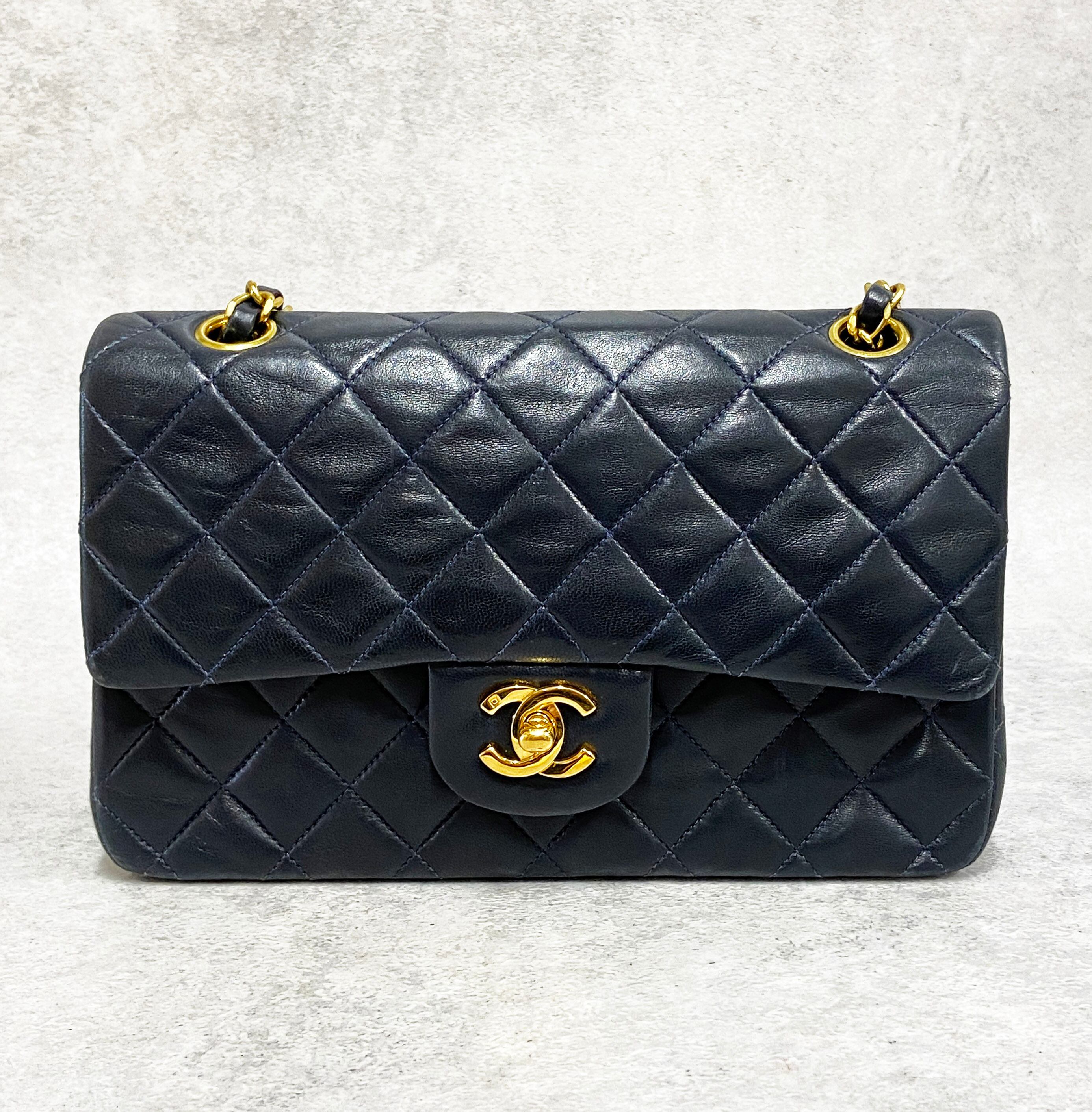 レディースCHANEL シャネル【美品】ビンテージ フラップ ショルダーバッグ マトラッセ