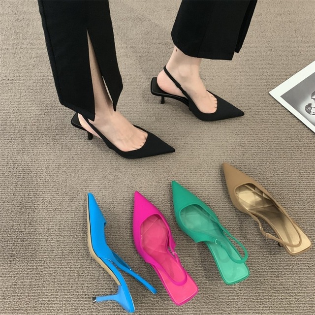 Pointed toe back strap pumps　M134