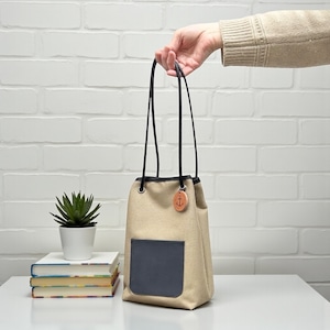 <即納商品> nico:ベージュ×ブラック(撥水加工ナイロン素材×イタリアンレザー巾着バッグ)