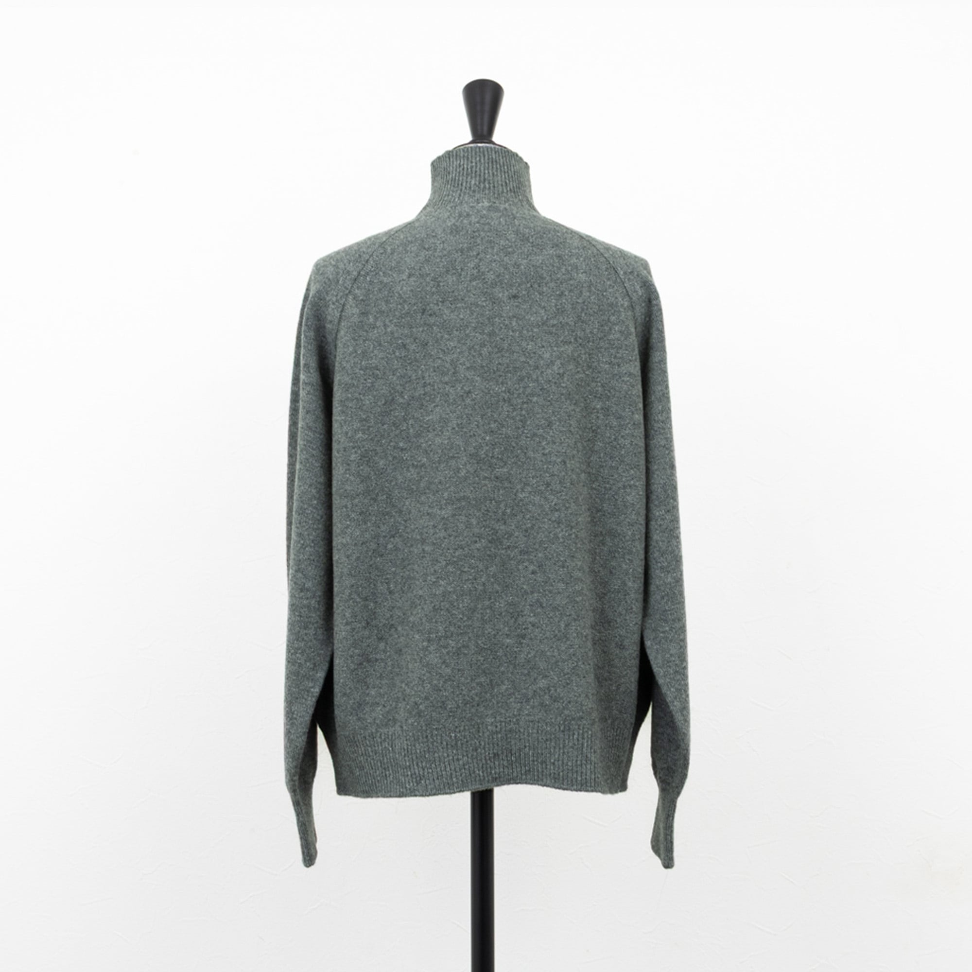 EMMACULATE／エマキュレイト】ラグランスリーブハイネックプルオーバー