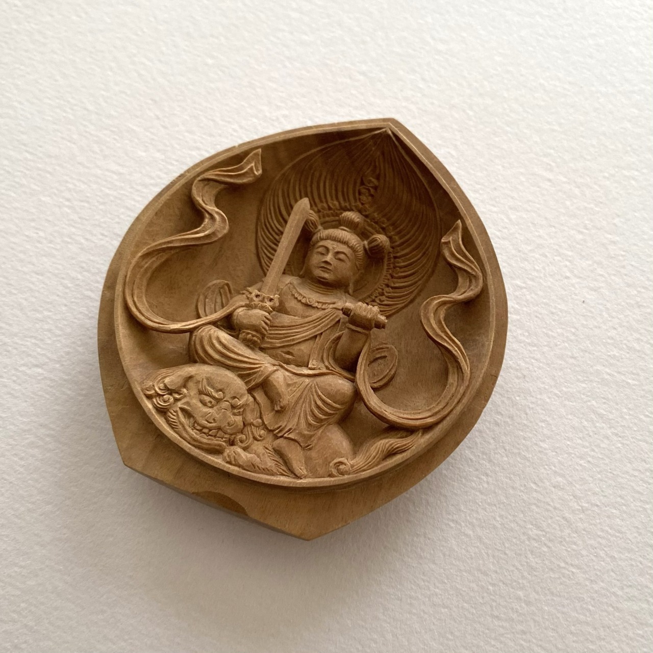 【花びら型　文殊菩薩の香合仏】