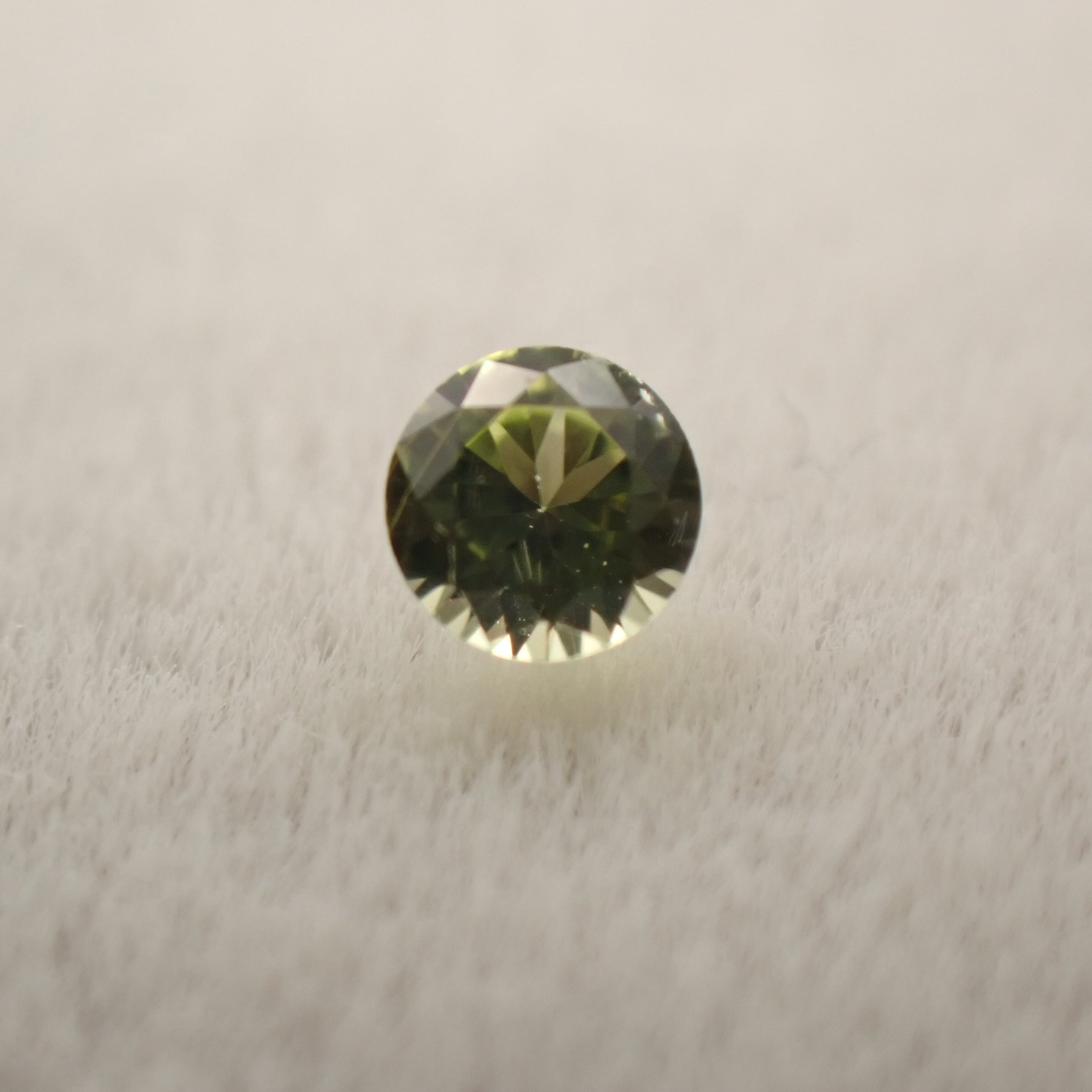 インドネシア産 パラサイト ペリドット 隕石 0.131ct 日独鑑別付