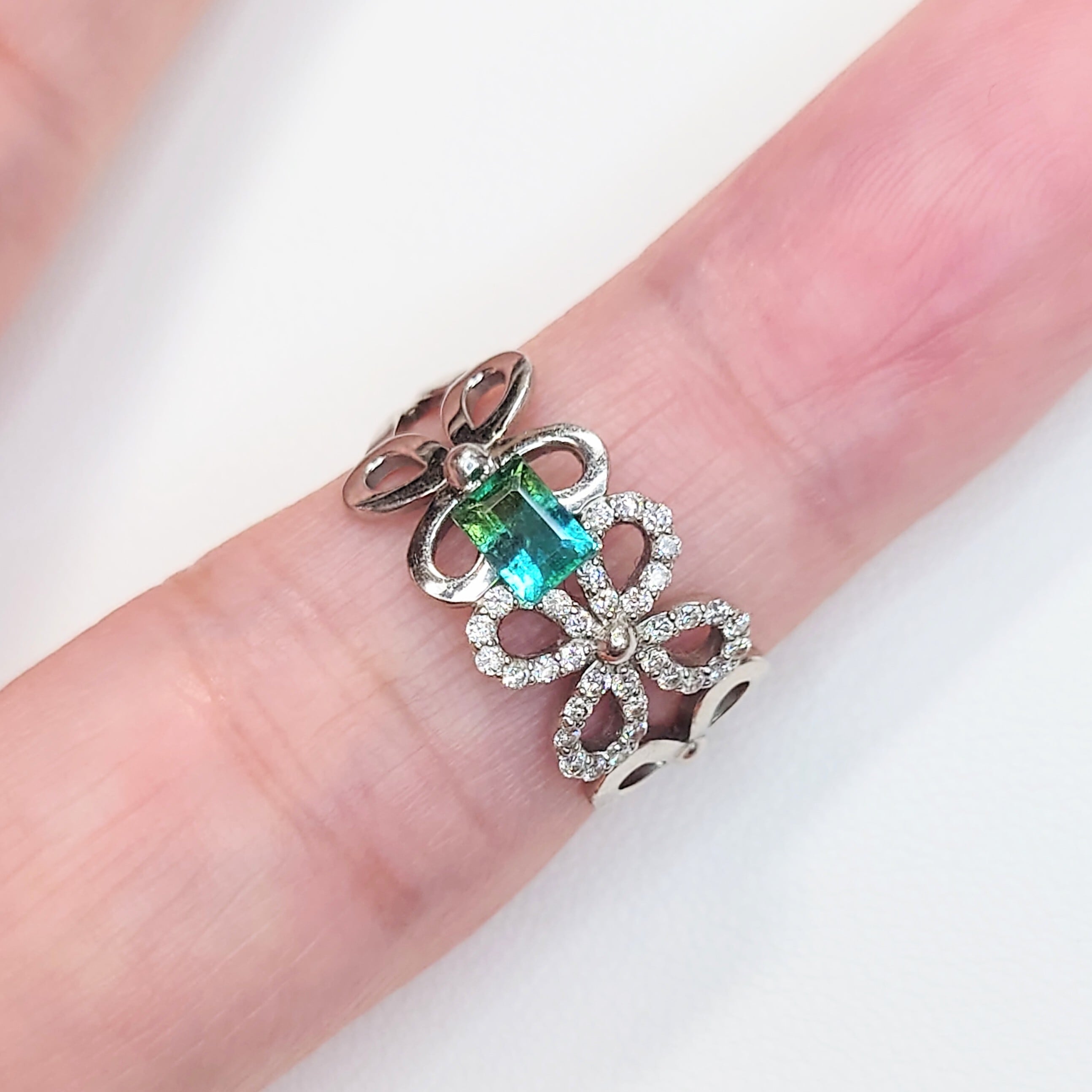 極希少 Paraiba Tourmaline Brazil【Zoned Greenish Blue＆Green】0.26