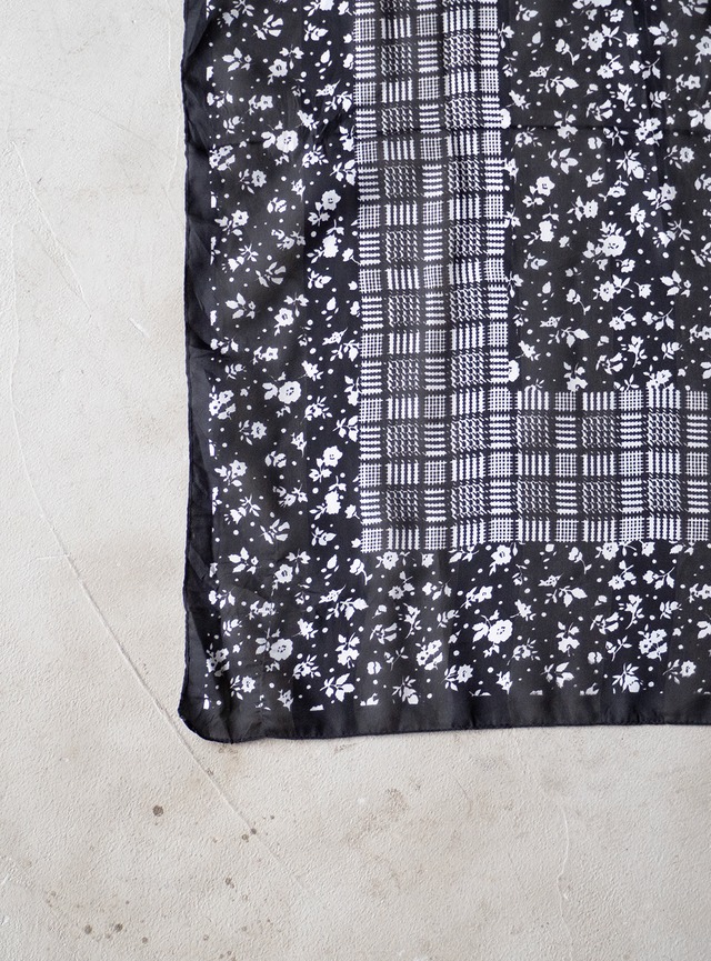 unknown used floral and houndstooth pattern polyester scarf