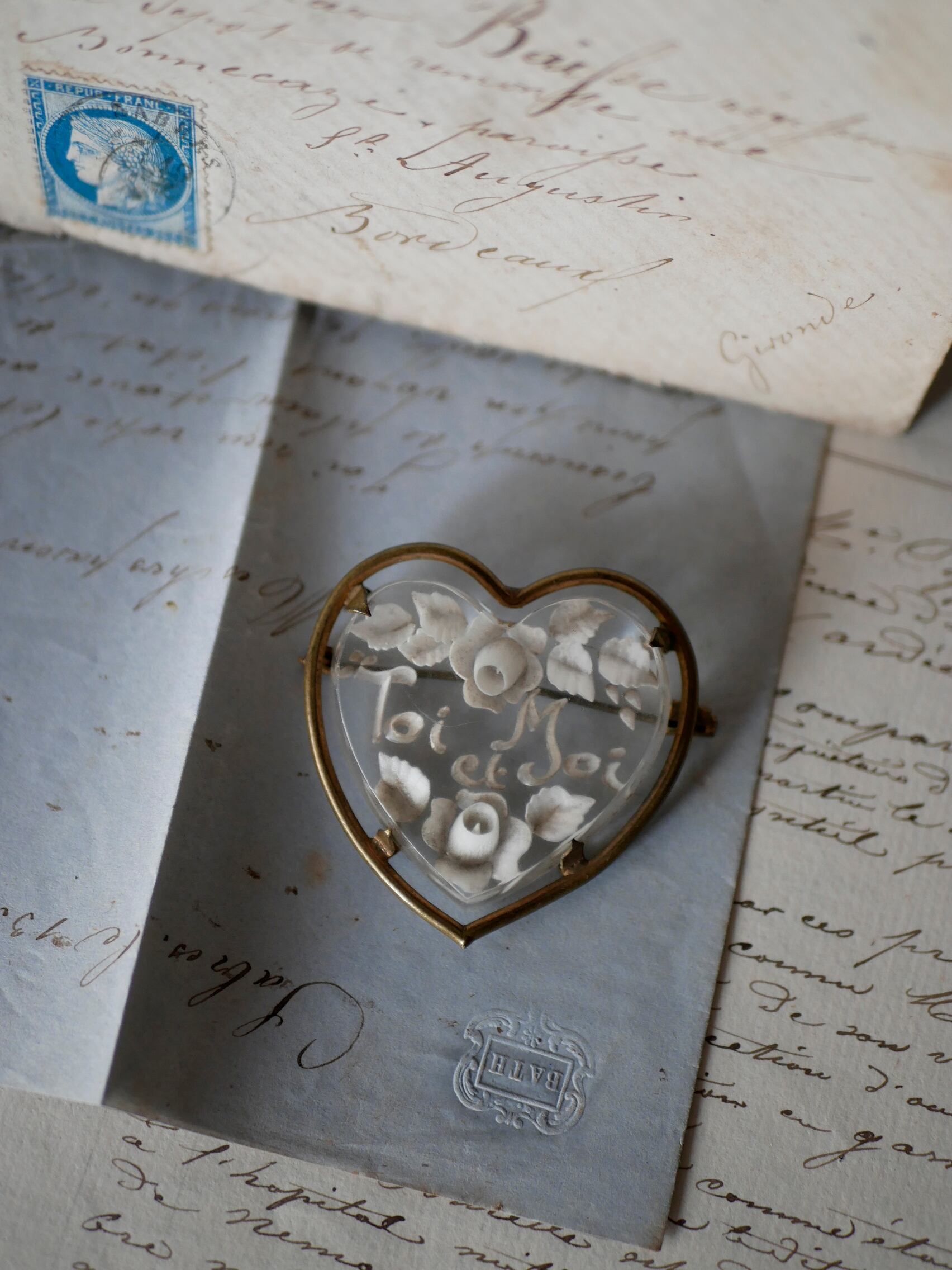 2 Toi et Moi ハート型 ルーサイトブローチ フランスヴィンテージ ブロカントのある暮らし