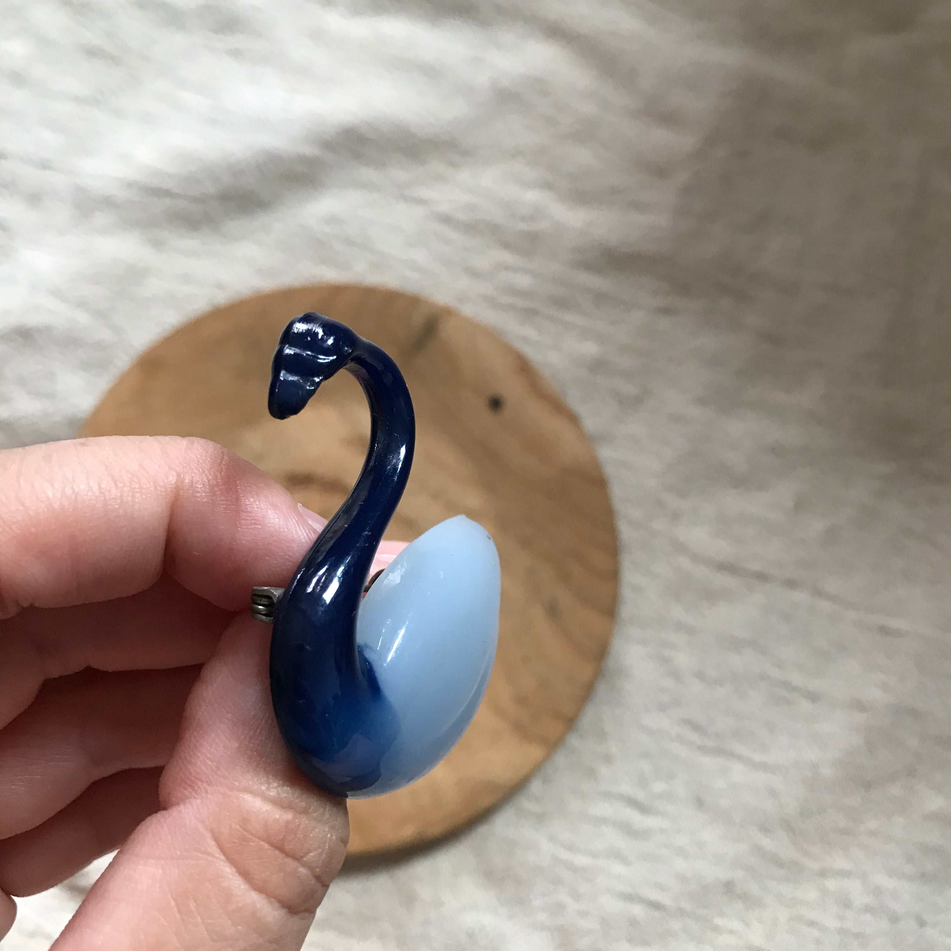 青い白鳥ブローチ | tsuitachi craft&brocante