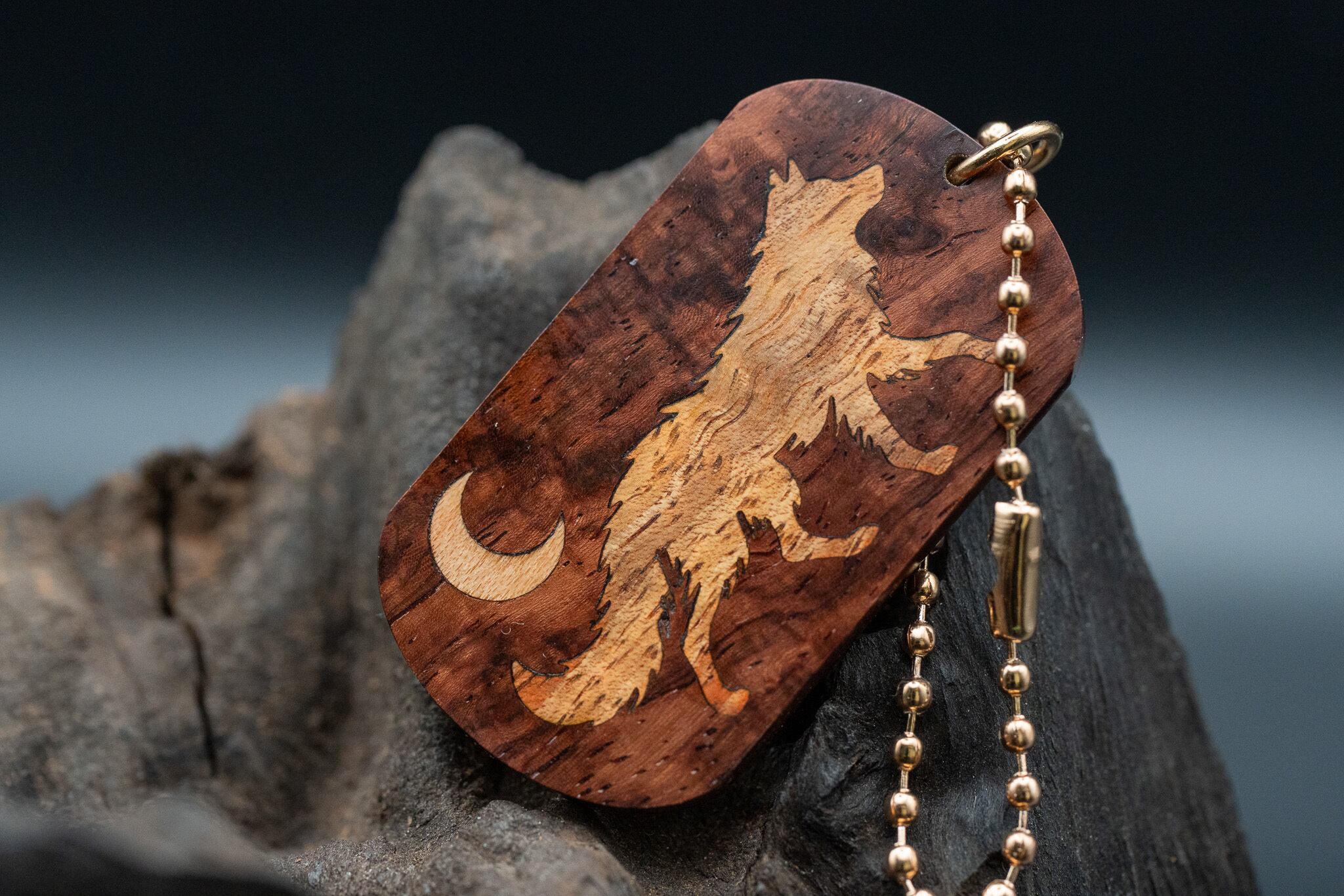 【最高峰の鳥眼杢】バーズアイローズウッド ドッグタグ 象嵌 闊歩