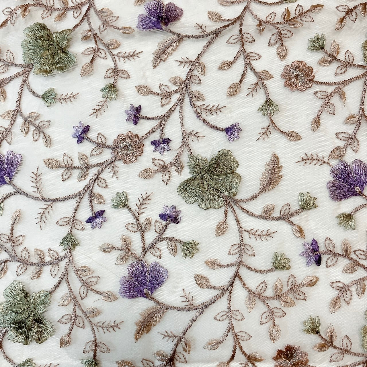 ミスティブロッサム刺繍チュール [ラベンダーグリーン]インド刺繍生地