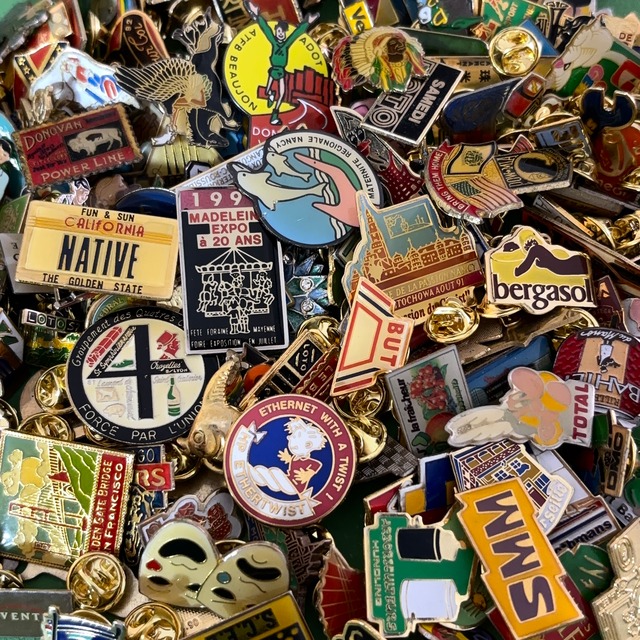 200個  フランス雑貨 ヴィンテージ  ピンバッジ ピンズ France pins  Pin badge vintage 古着 通販 リメイク ブローチ  アタッチメント付属 雑貨 2506003_2506011-2