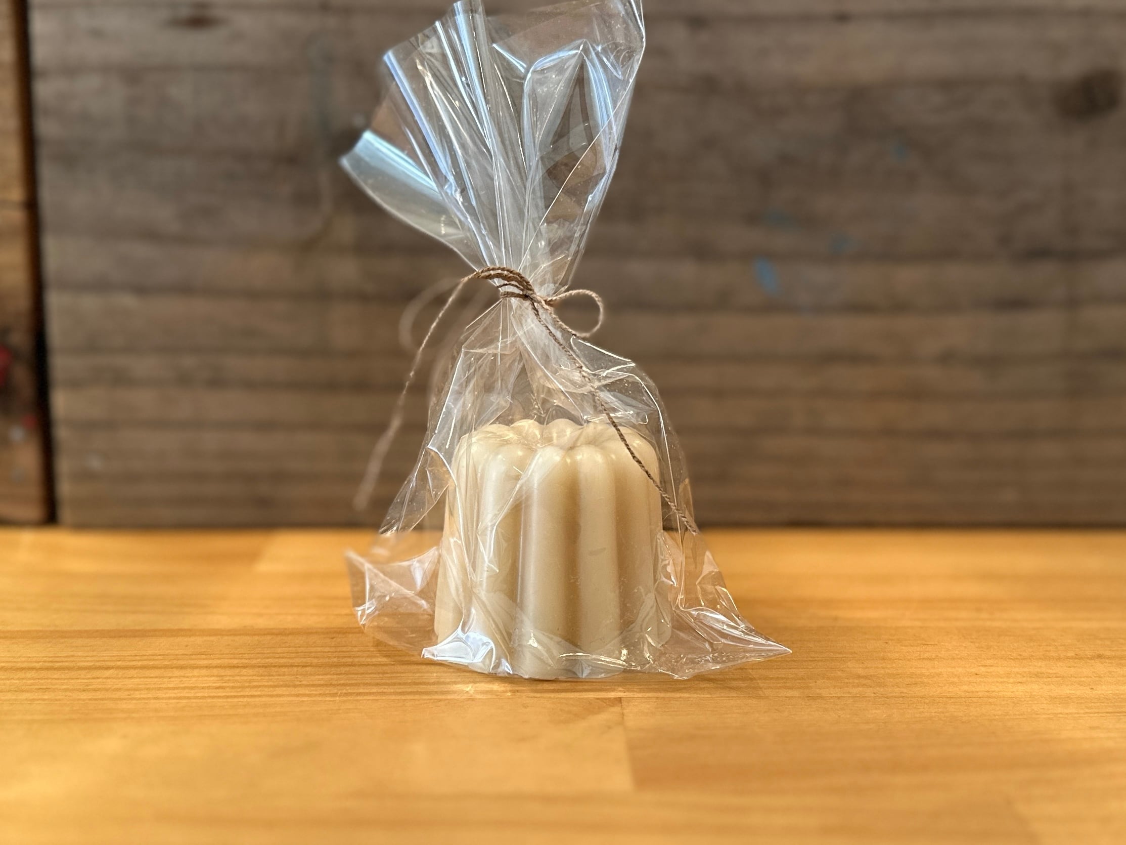 ミツロウ カヌレ型 | はちみつ 養紡屋 Yohoya