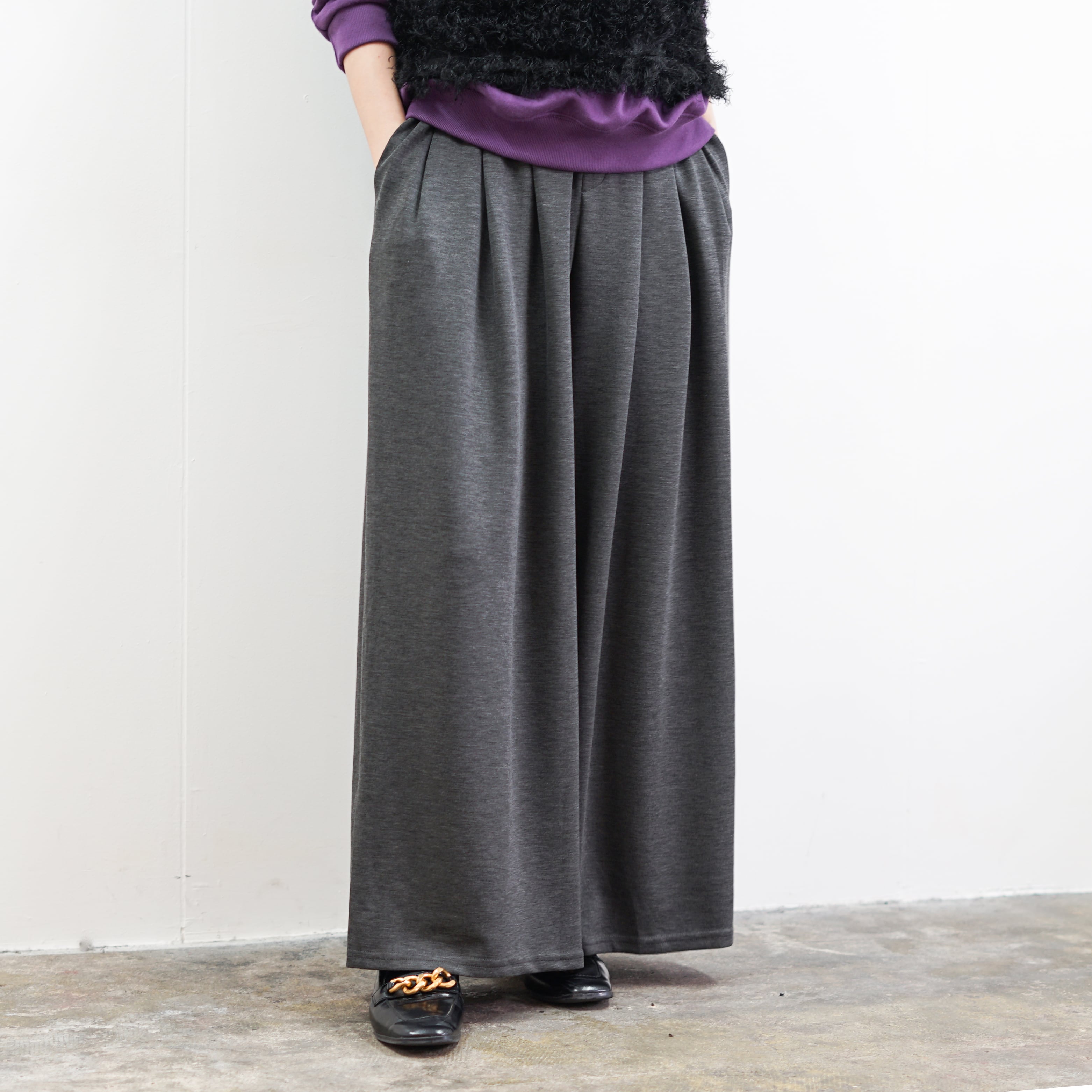 【2025年新作 GRYのみ1月中旬入荷】とろみタックパンツ