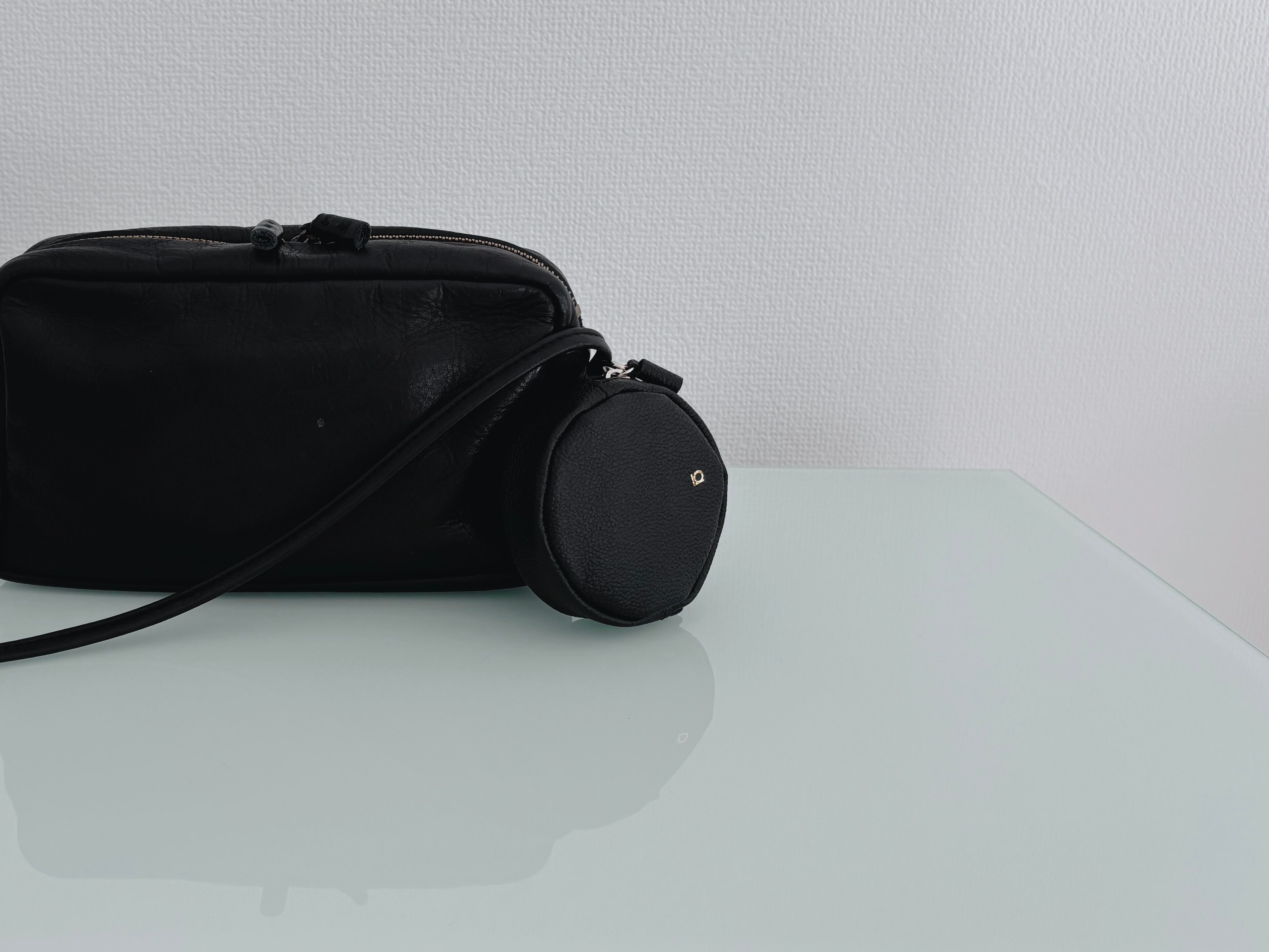 a Castanet Pouch black / カスタネットポーチ ブラック | LETTERS