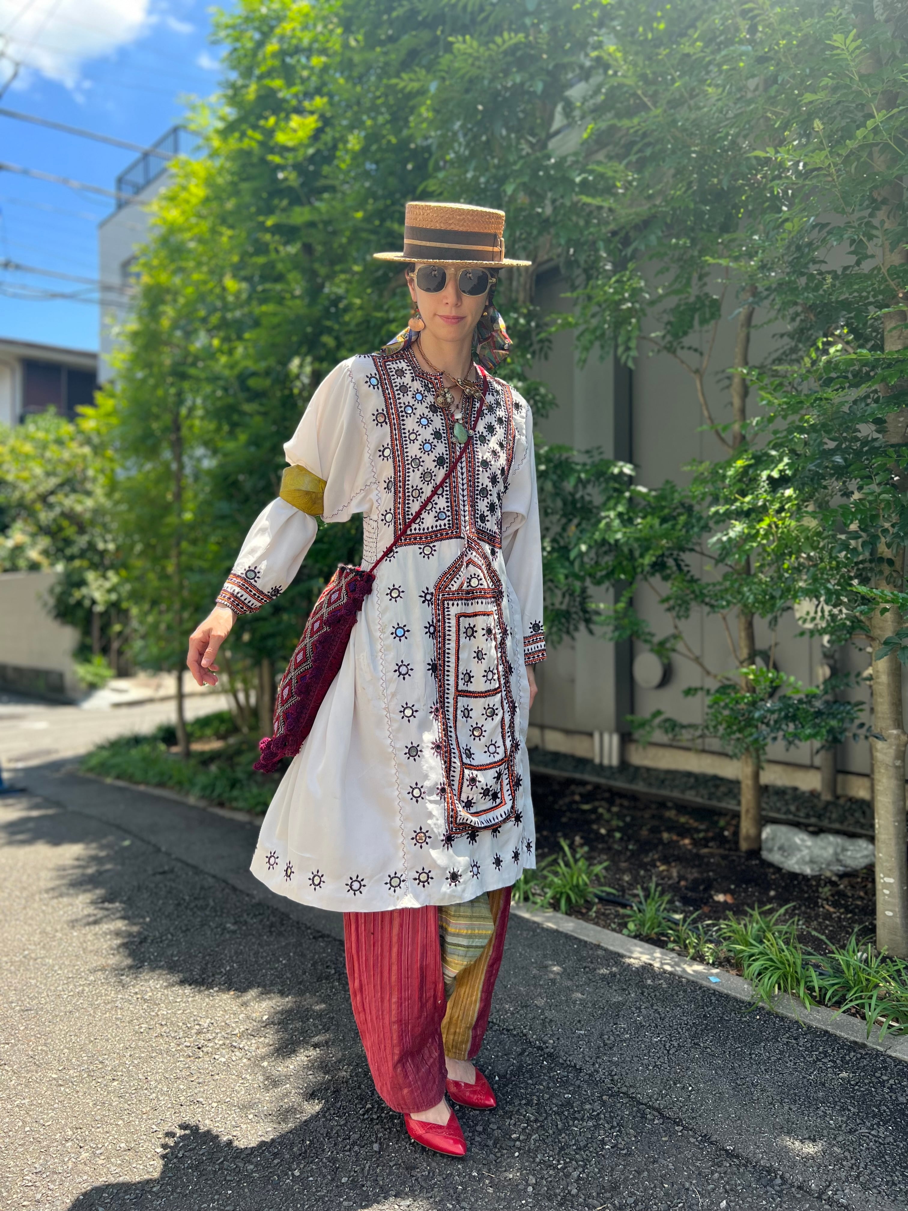 Vintage Pakistan white × mirror work embroidery Baluch dress  