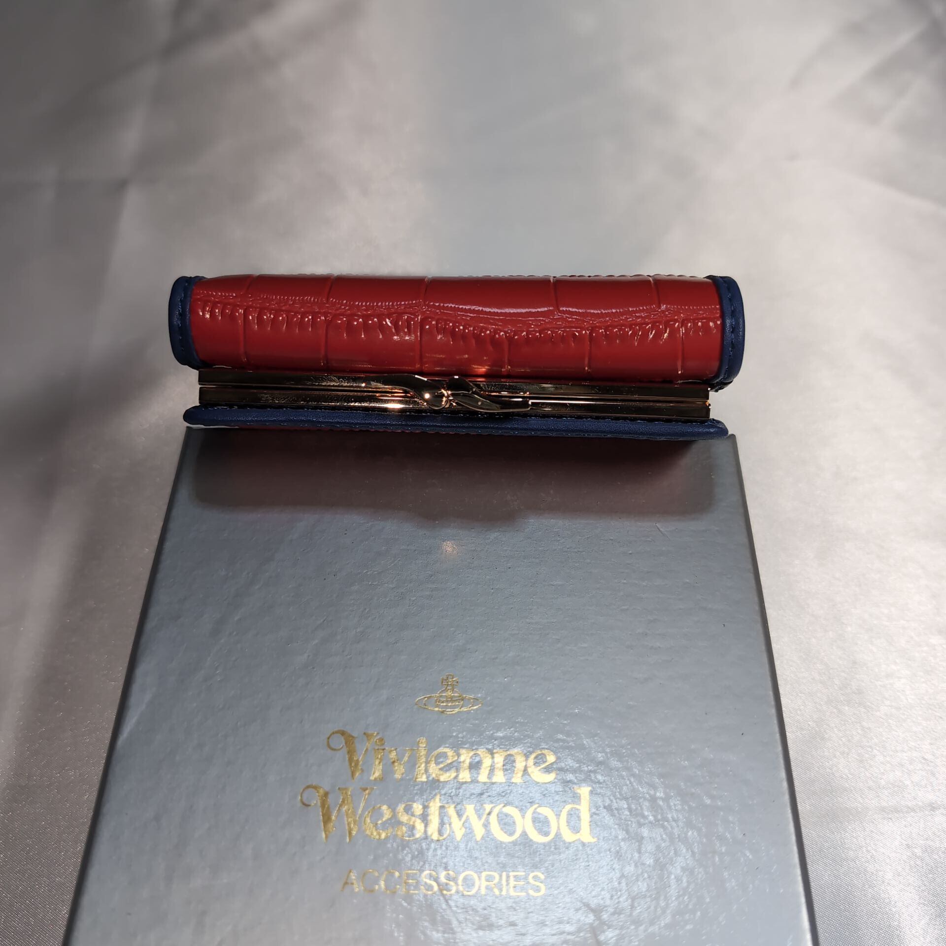 箱付き✨ ヴィヴィアンウエストウッド クロコ型押し 3つ折り財布 がま口 レザー Vivienne Westwood（ヴィヴィアンウエストウッド） 三つ折り財布