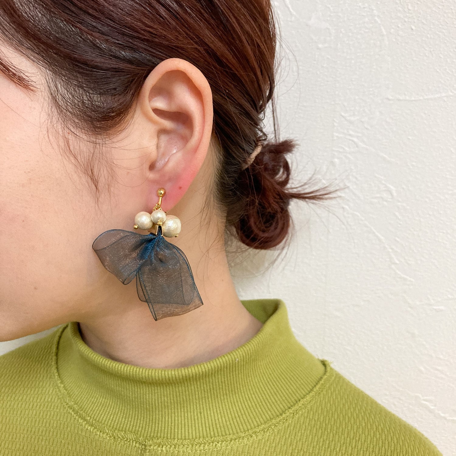 コットンパールと青緑オーガンジータッセル〈ピアス/イヤリング