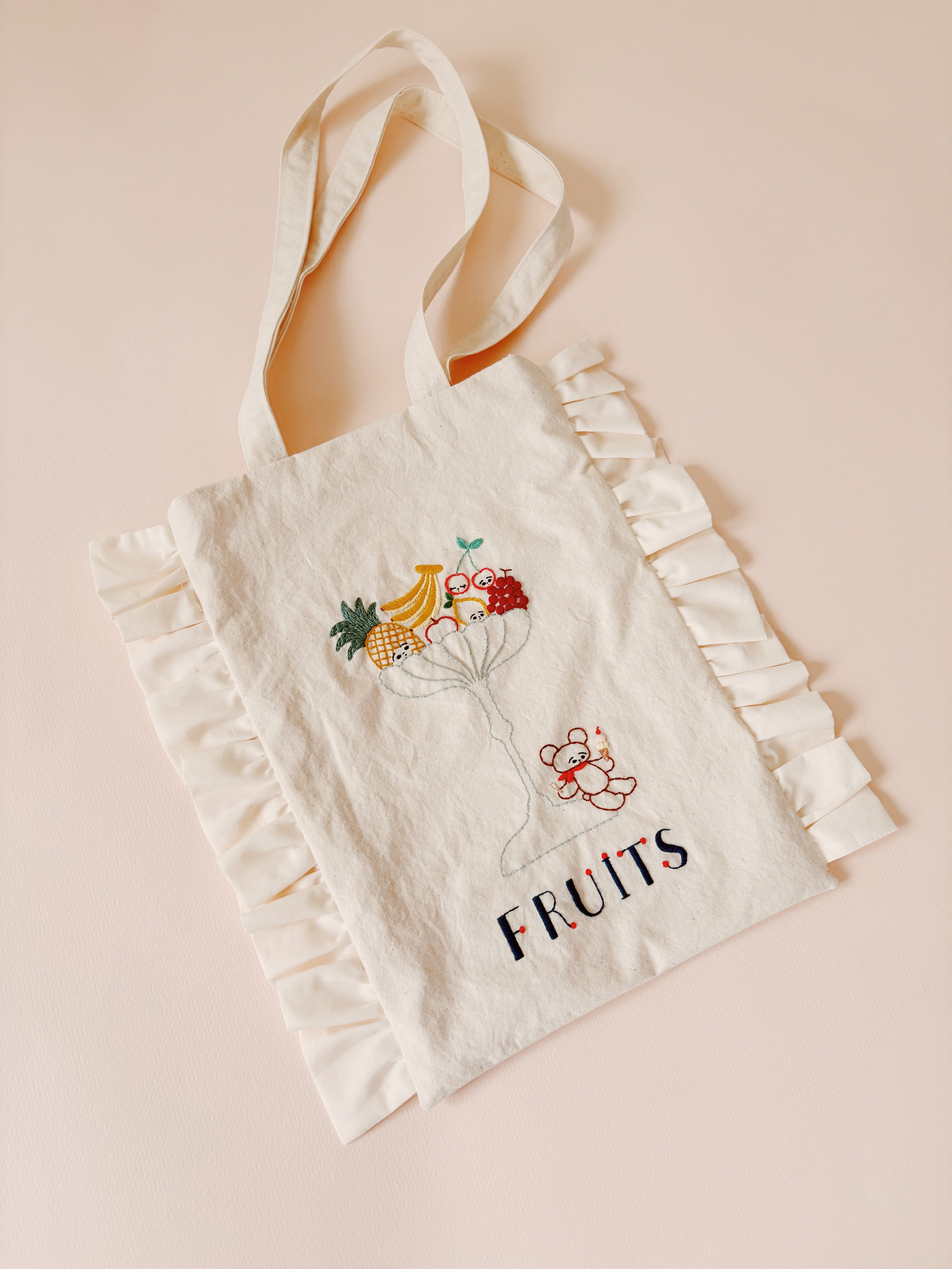 手刺繍入ちっちゃなぺたんこトートバック【女の子とパンダちゃん