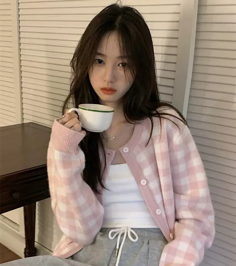 ゆるっと 韓国っぽ ガーリー ニット カーディガン ギンガムチェック パステルカラー カジュアル フェミニン デートコーデ Lamitte Deco トレンド 韓国ファッション ショップ Base店
