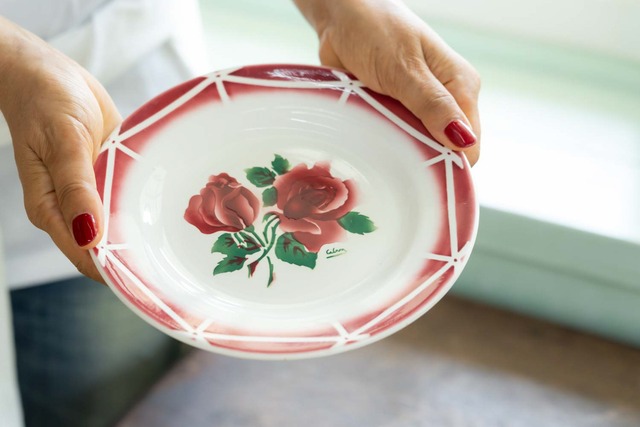 ブロカント・花柄皿（赤いバラ）by AMI
