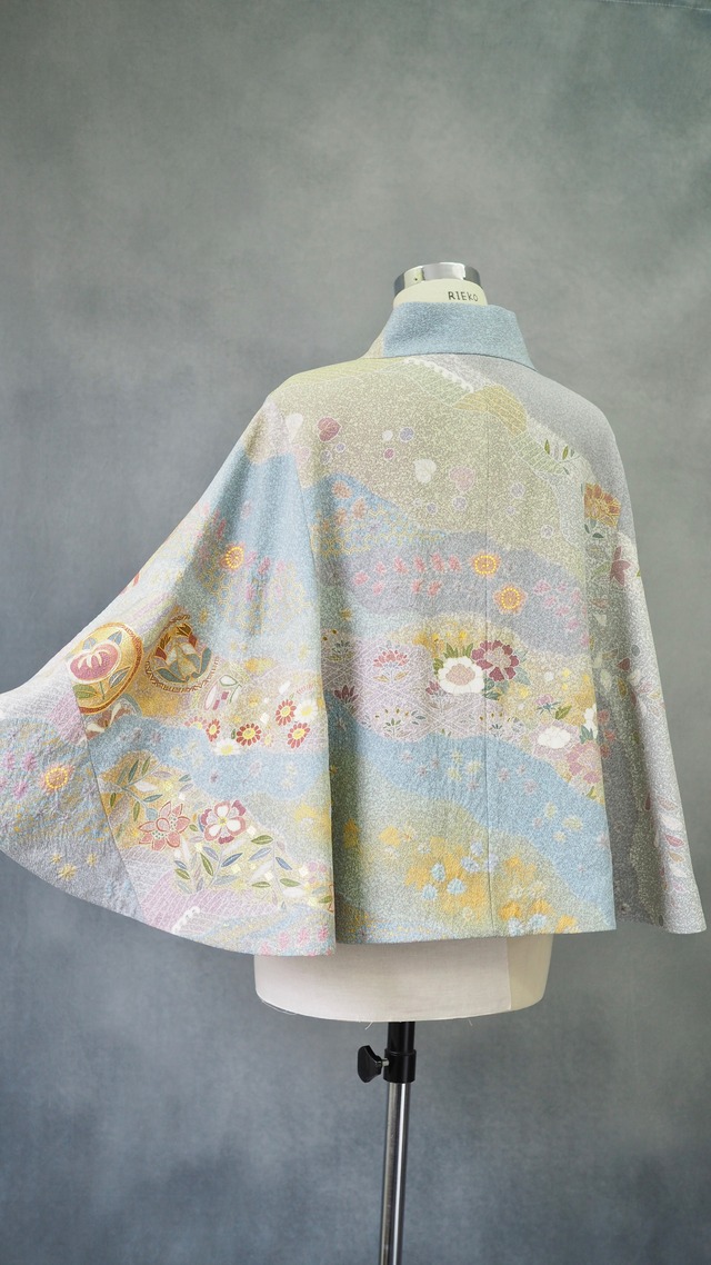 Regenerated Kimono Cape jacket – Handcrafted in Japan/SILVER-BLUE SILK WITH FLOWING FLORAL RIVERS　着物リメイクのケープジャケット｜日本のヴィンテージシルクを再生した一点物/銀青色の絹地に流れる花の川
