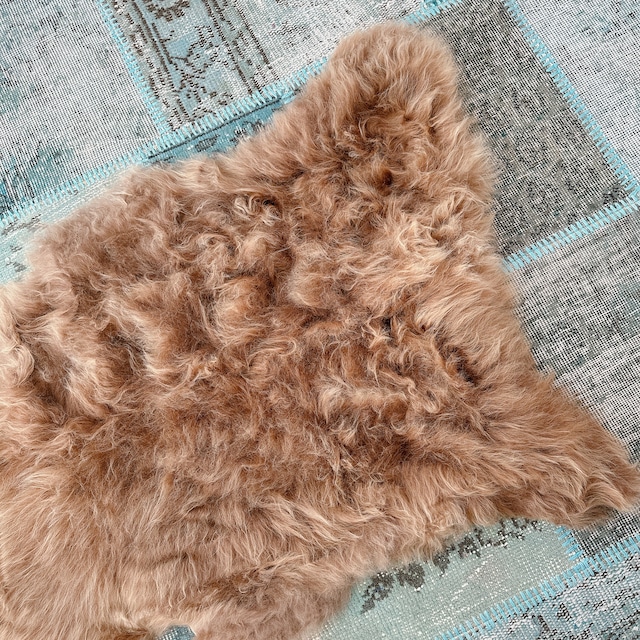 ポーランド ムートンラグ MO004 | ナチュラル シープスキン | 82cm × 126cm