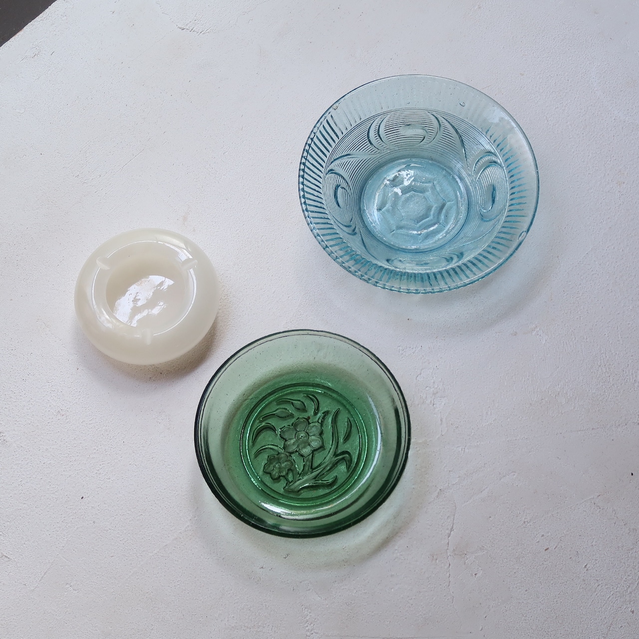 グリーンのガラス皿