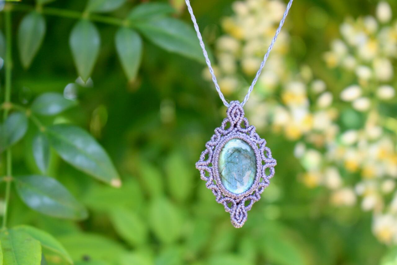 Labradorite micro macrame design pendant