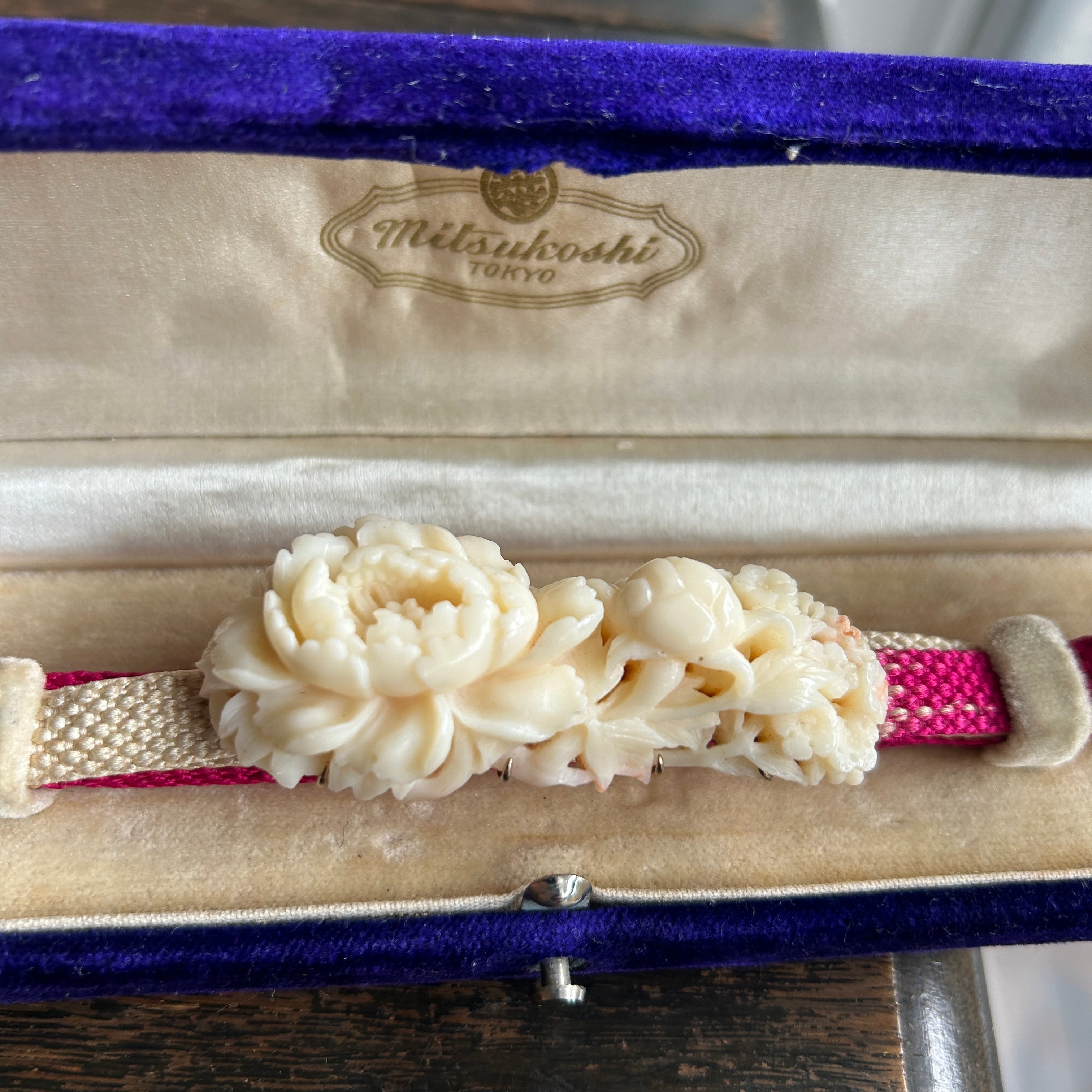 アンティーク　昭和5年　白珊瑚の牡丹帯留め