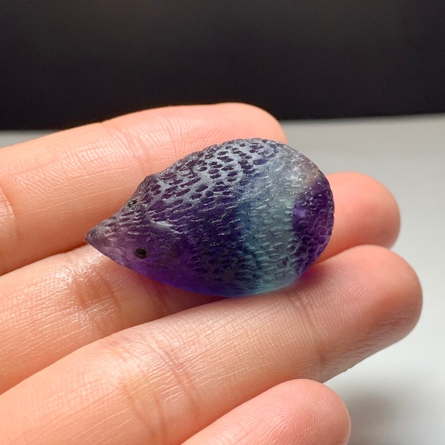 13.可愛い色合い☆フローライト ハリネズミ